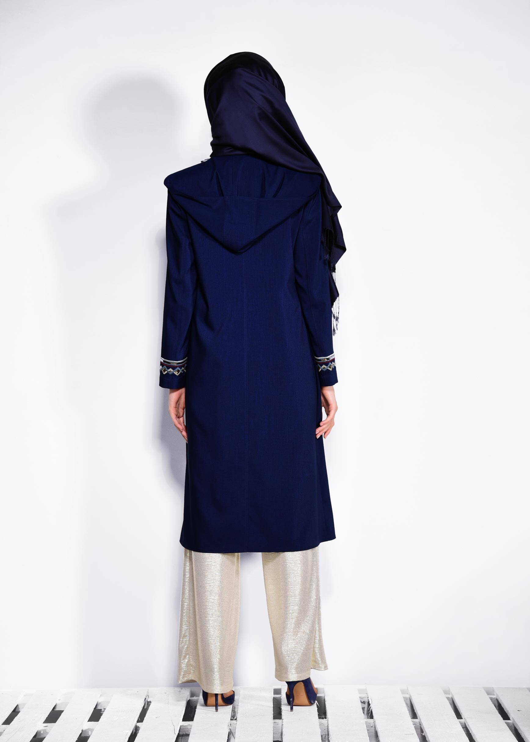 Tesettür giyim LACİVERT NAKIŞ DETAYLI TRENCKOT 1208