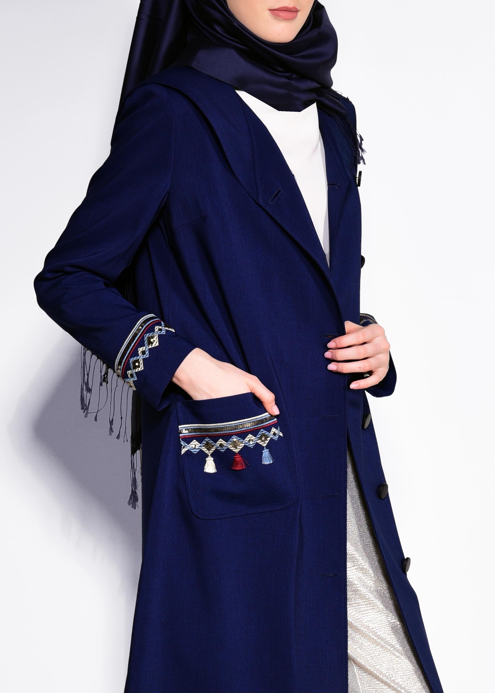 Tesettür giyim LACİVERT NAKIŞ DETAYLI TRENCKOT 1208