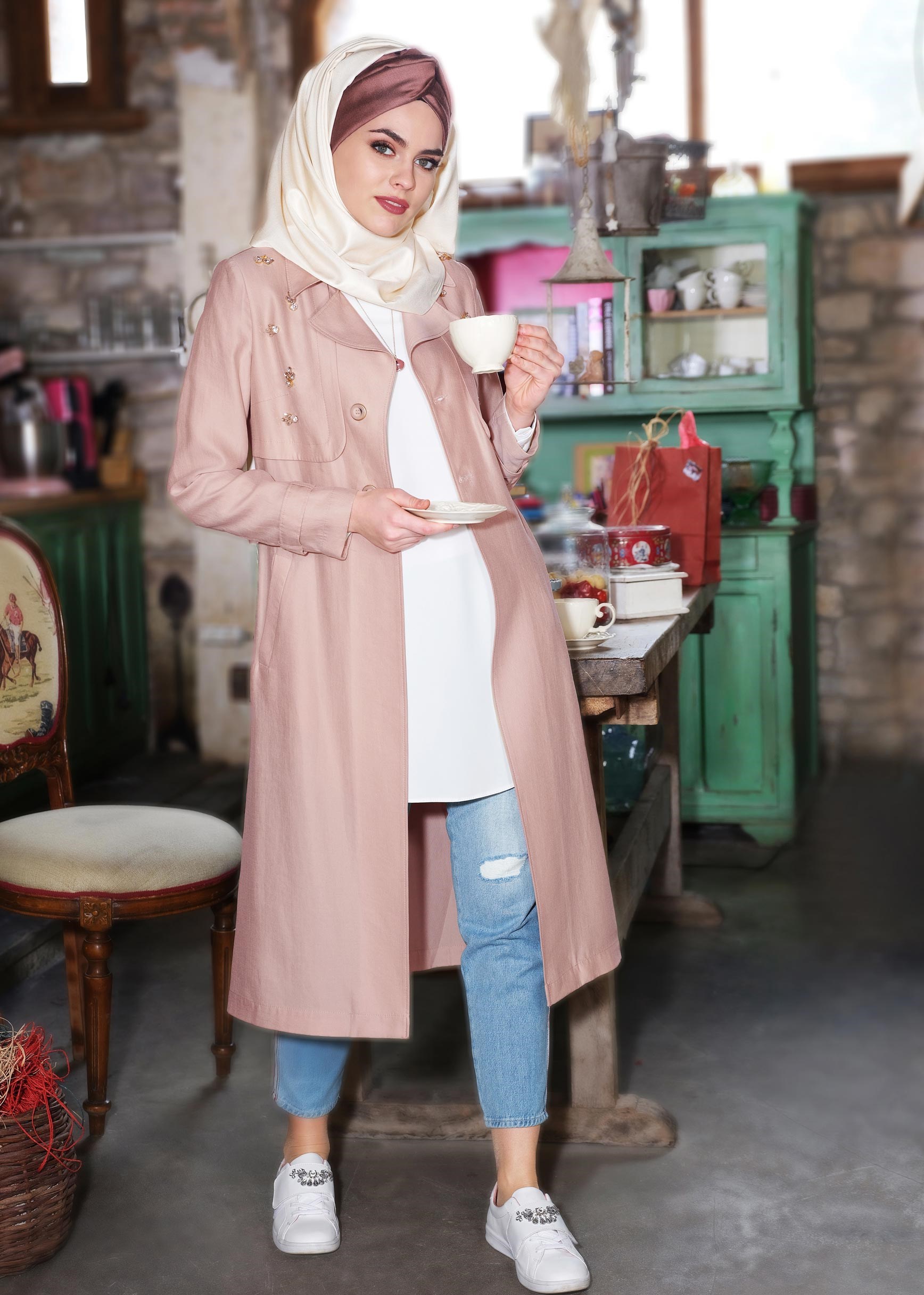 Tesettür giyim PUDRA KUŞAKLI BONCUK İŞLEMELİ TRENÇKOT 1214