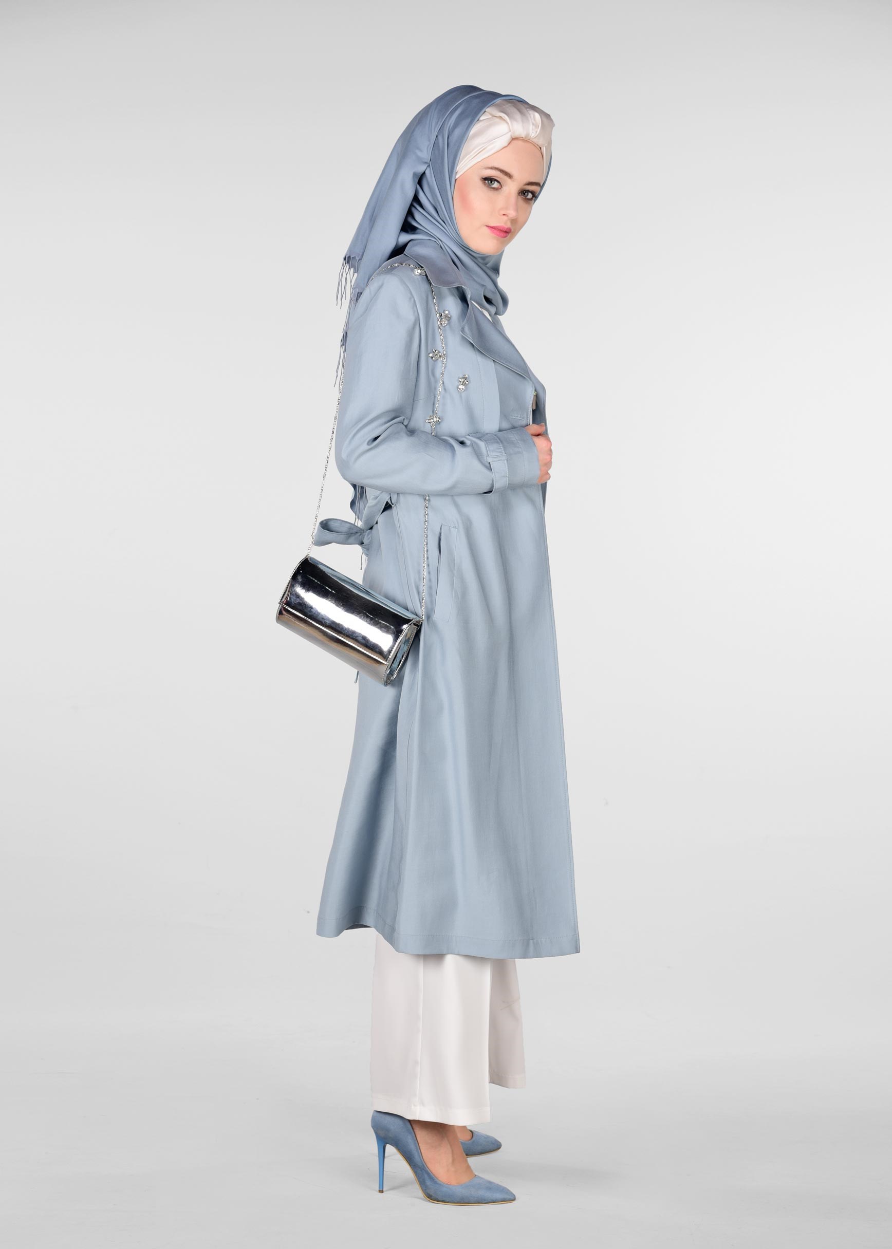 Tesettür giyim MAVİ KUŞAKLI BONCUK İŞLEMELİ TRENÇKOT 1214