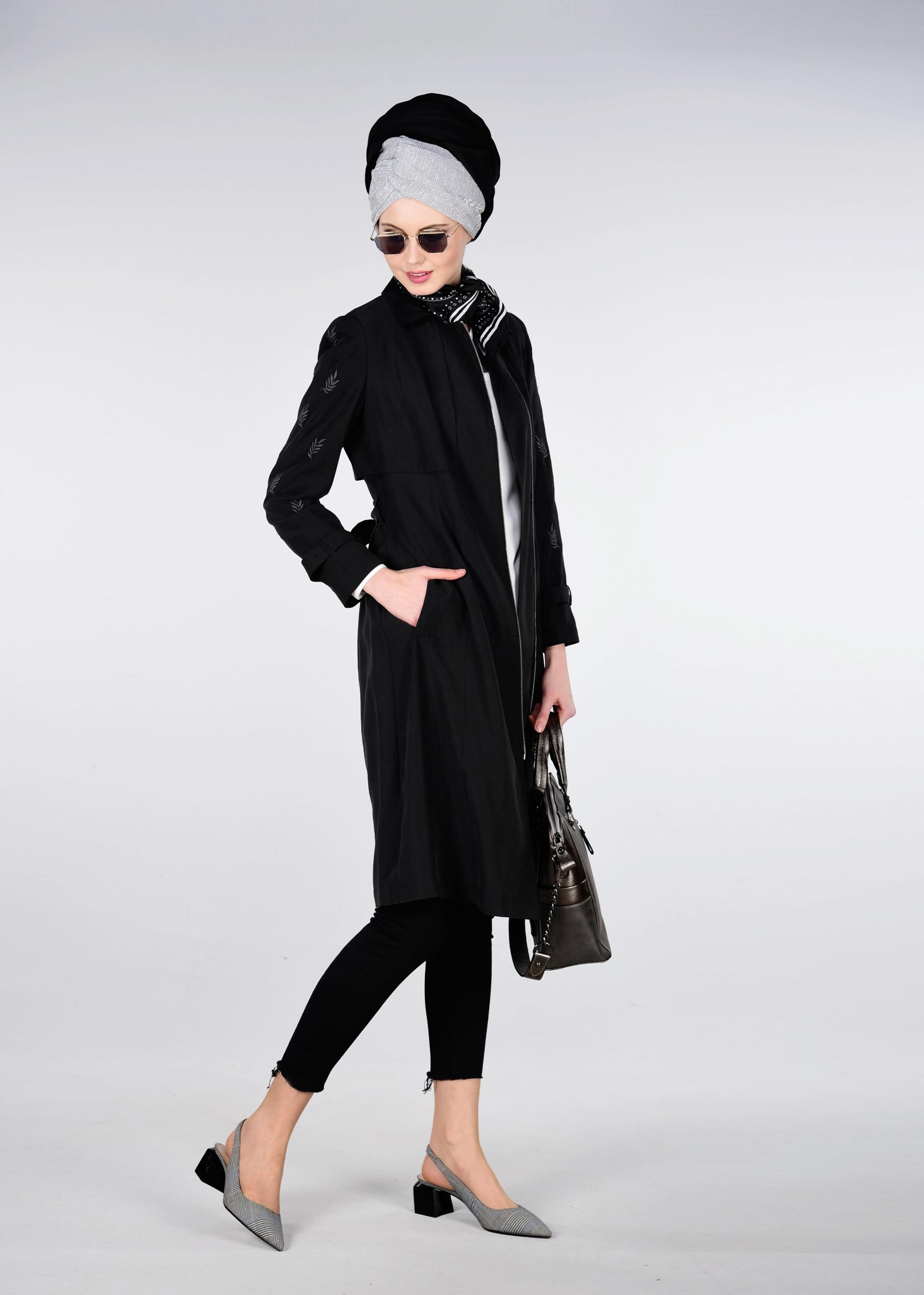 Tesettür giyim SİYAH NAKIŞLI TRENÇKOT 1215