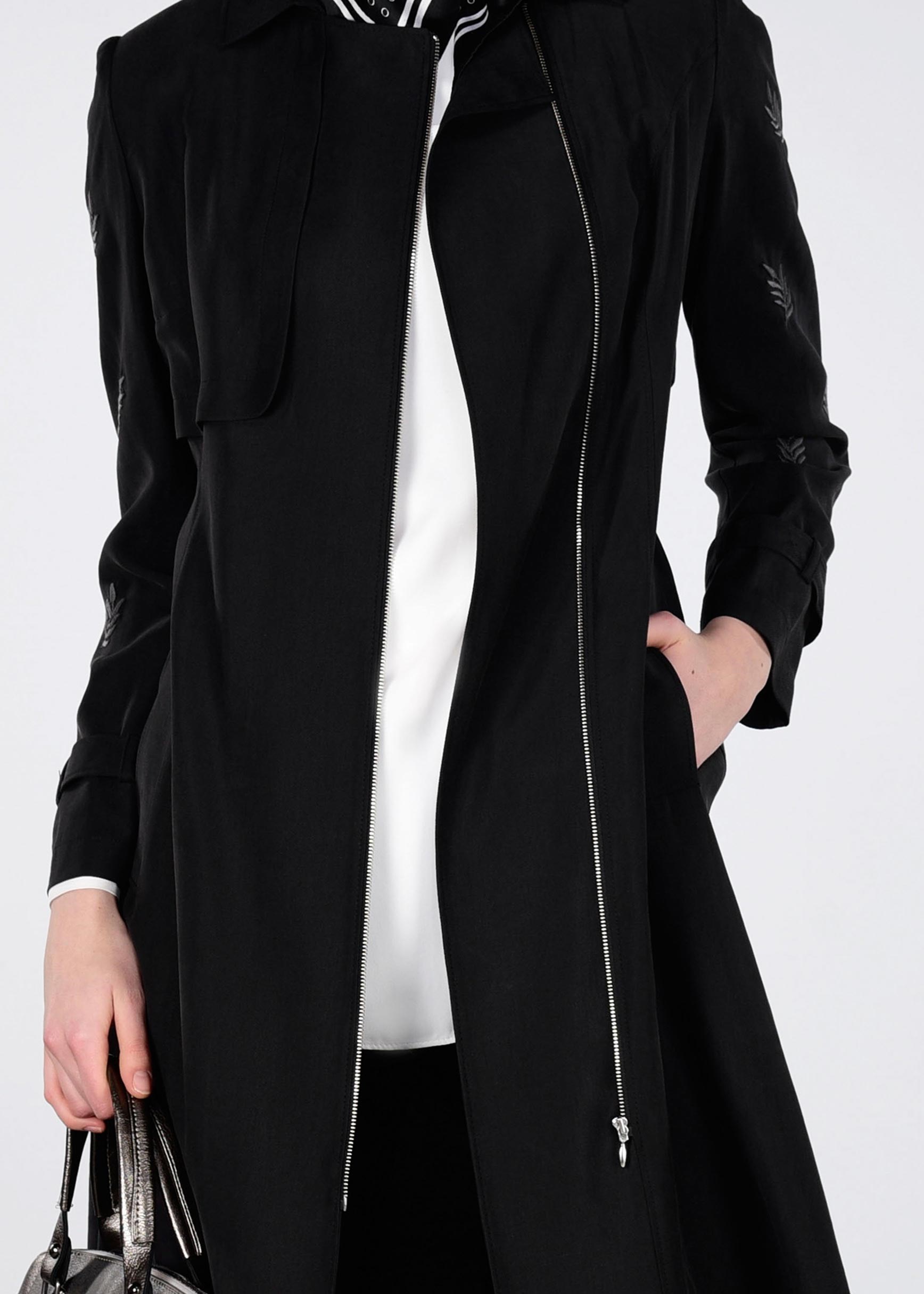 Tesettür giyim SİYAH NAKIŞLI TRENÇKOT 1215