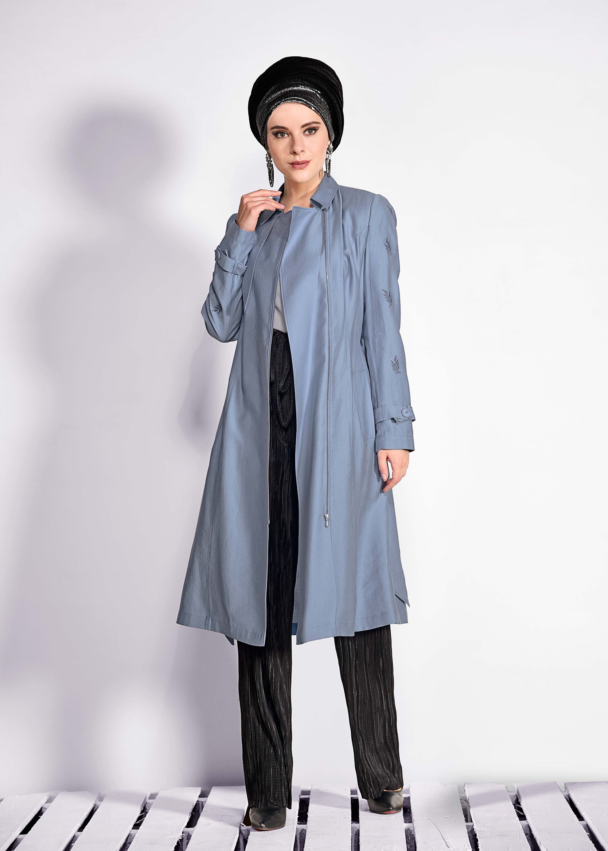 Tesettür giyim MAVİ NAKIŞLI TRENÇKOT 1215