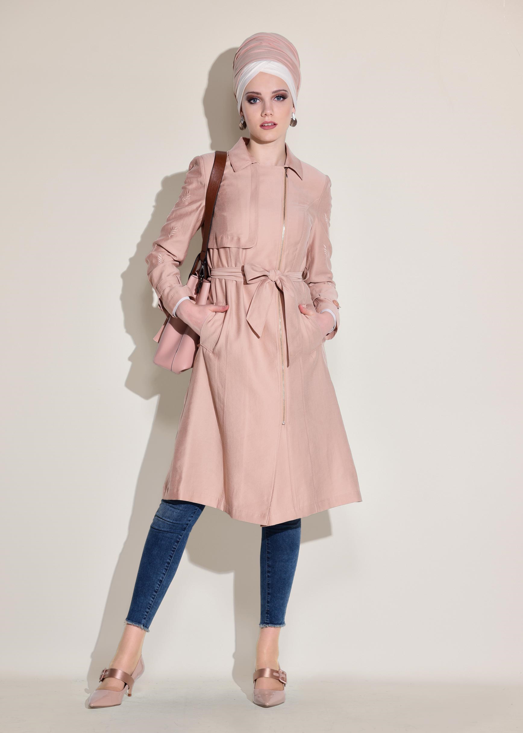 Tesettür giyim PUDRA NAKIŞLI TRENÇKOT 1215