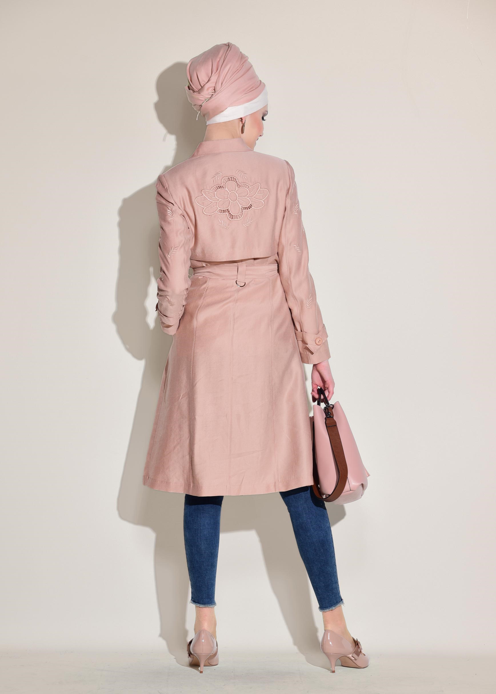 Tesettür giyim PUDRA NAKIŞLI TRENÇKOT 1215