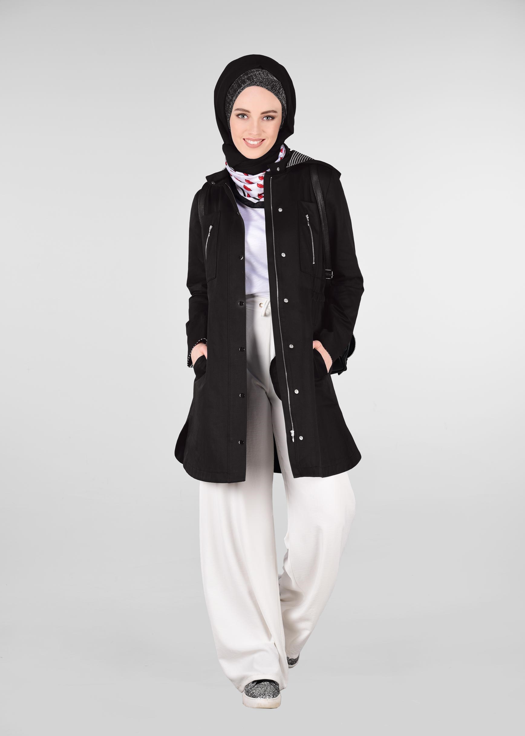 Tesettür giyim SİYAH KAPÜŞONLU BELİ BÜZGÜLÜ TRENÇKOT 1217