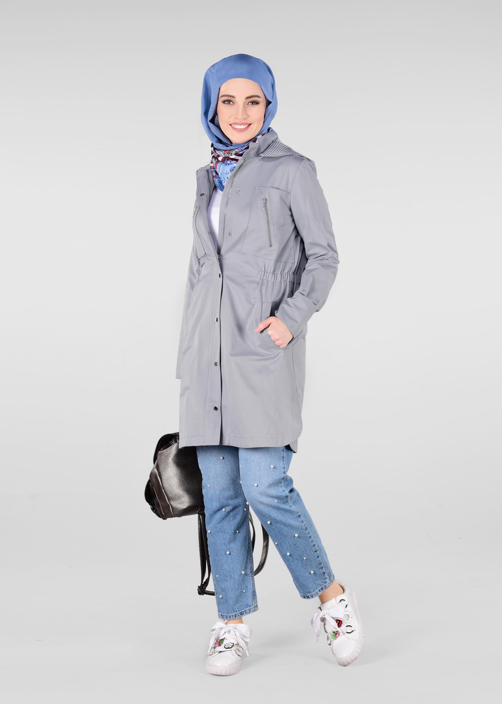 Tesettür giyim GRİ KAPÜŞONLU BELİ BÜZGÜLÜ TRENÇKOT 1217