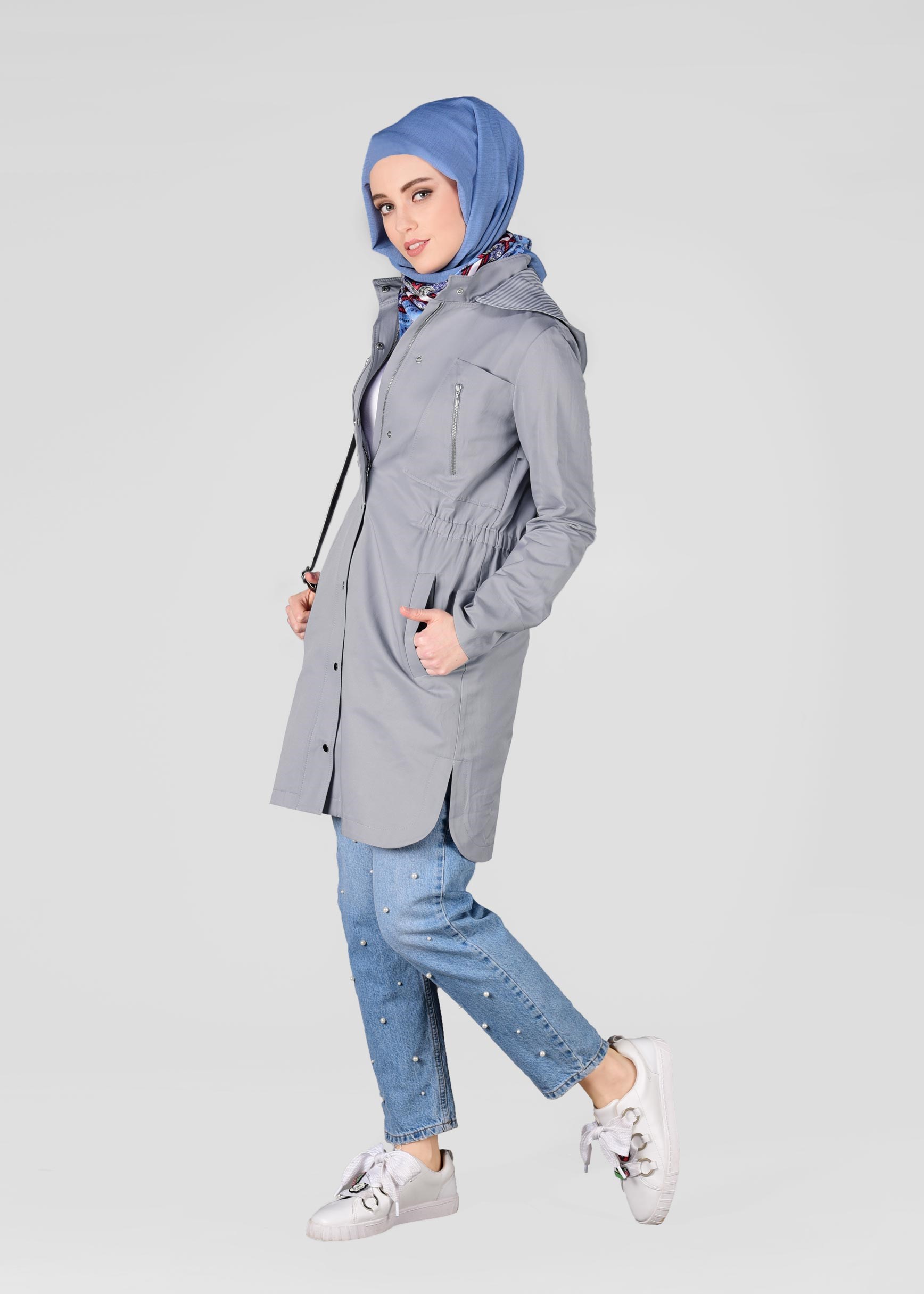 Tesettür giyim GRİ KAPÜŞONLU BELİ BÜZGÜLÜ TRENÇKOT 1217
