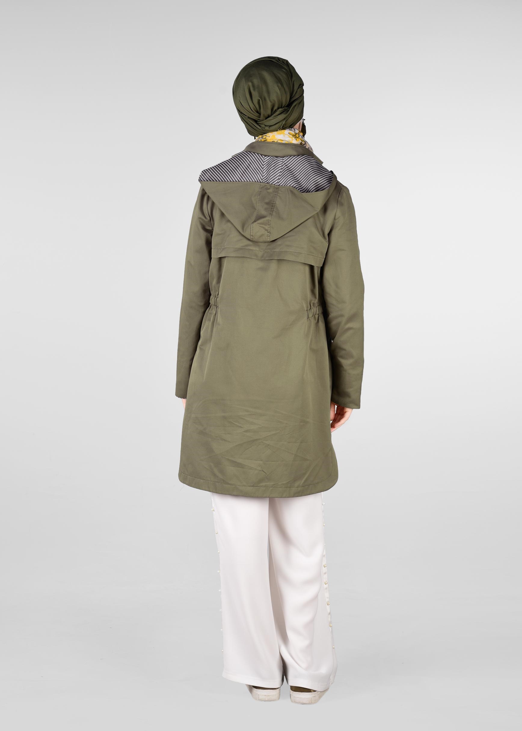 Tesettür giyim HAKİ KAPÜŞONLU BELİ BÜZGÜLÜ TRENÇKOT 1217