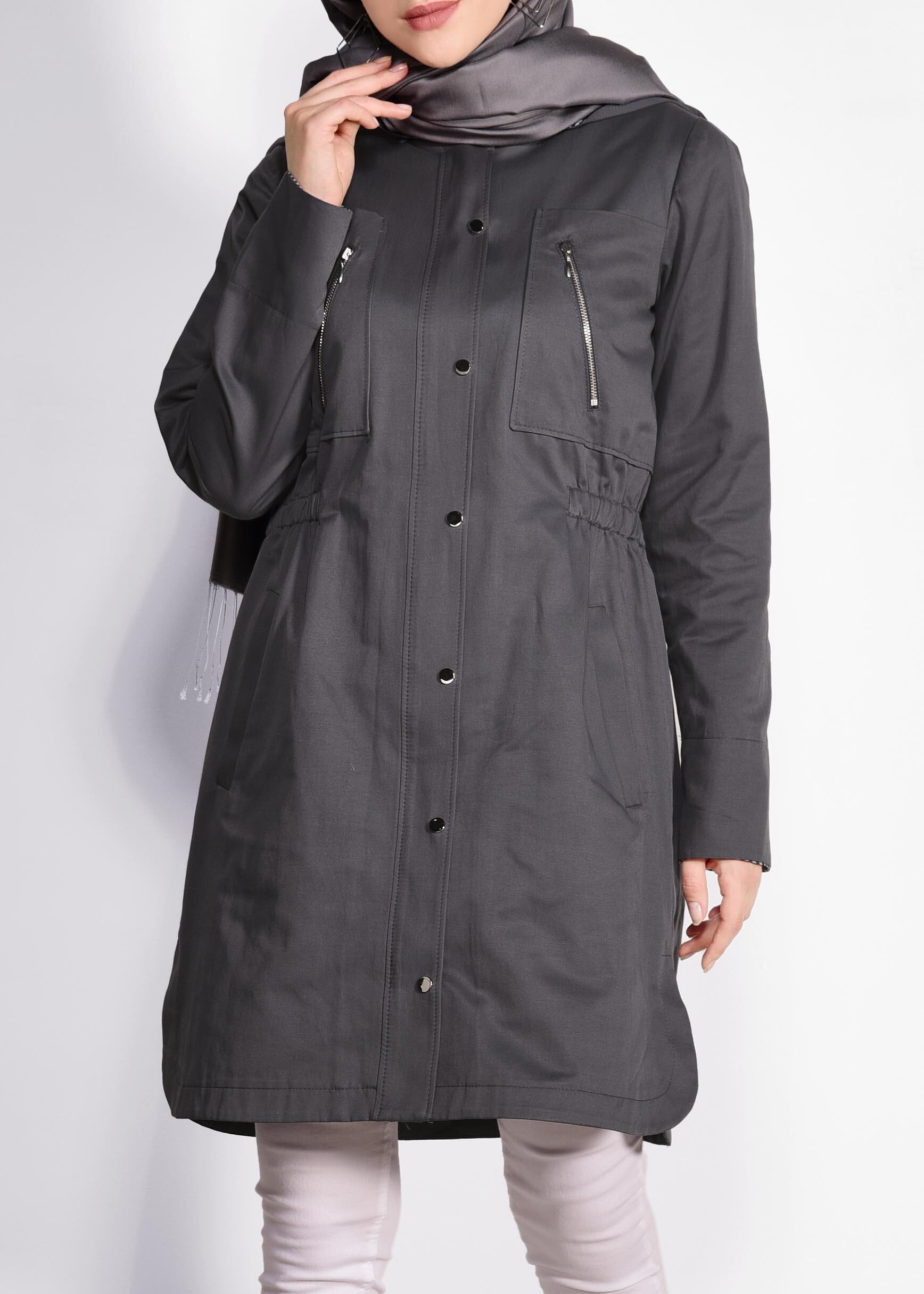 Tesettür giyim GRİ KAPÜŞONLU BELİ BÜZGÜLÜ TRENÇKOT 1217