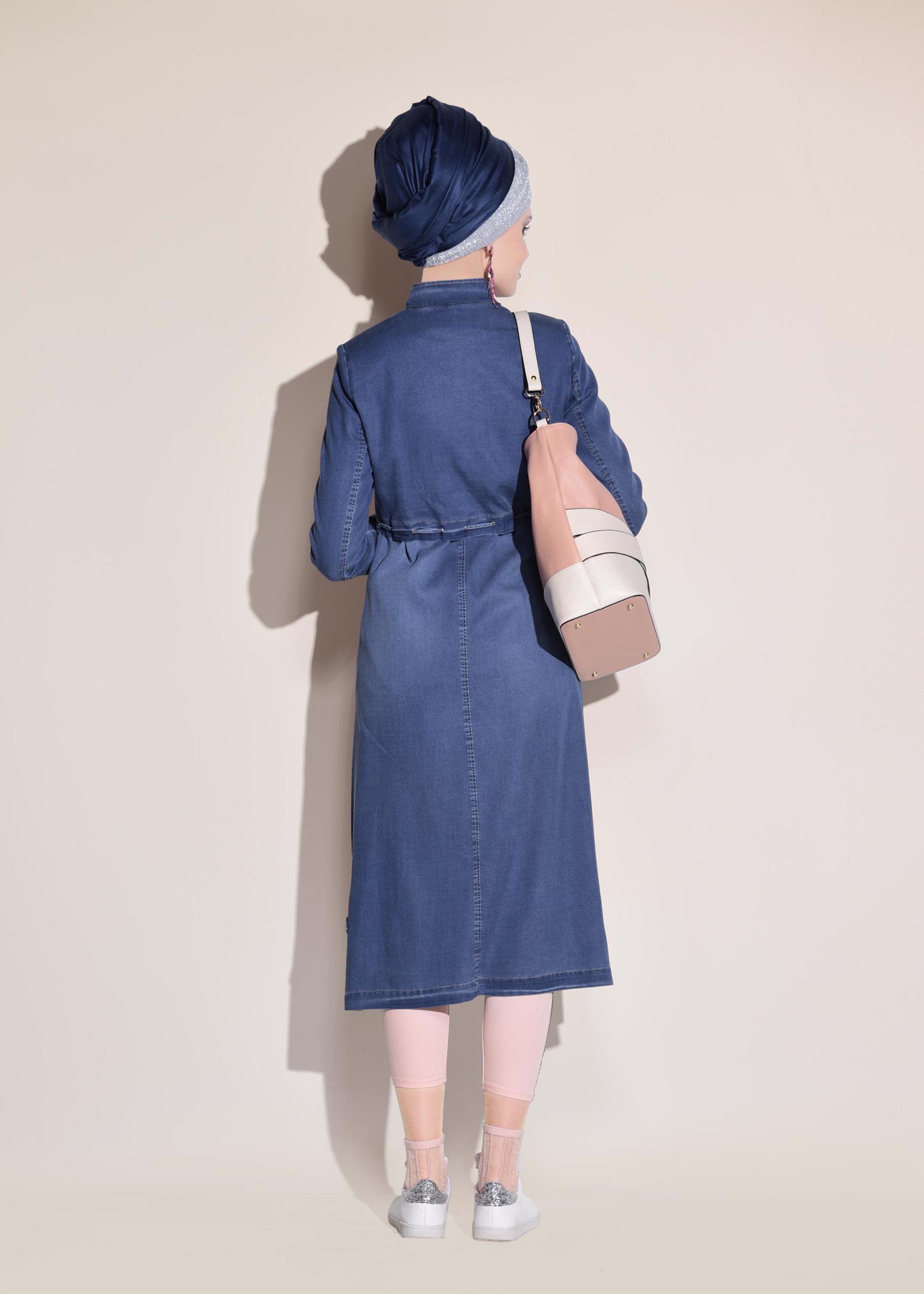 Tesettür giyim LACİVERT BELİ BÜZGÜLÜ ÖNDEN FERMUARLI DENİM TRENÇKOT 1220