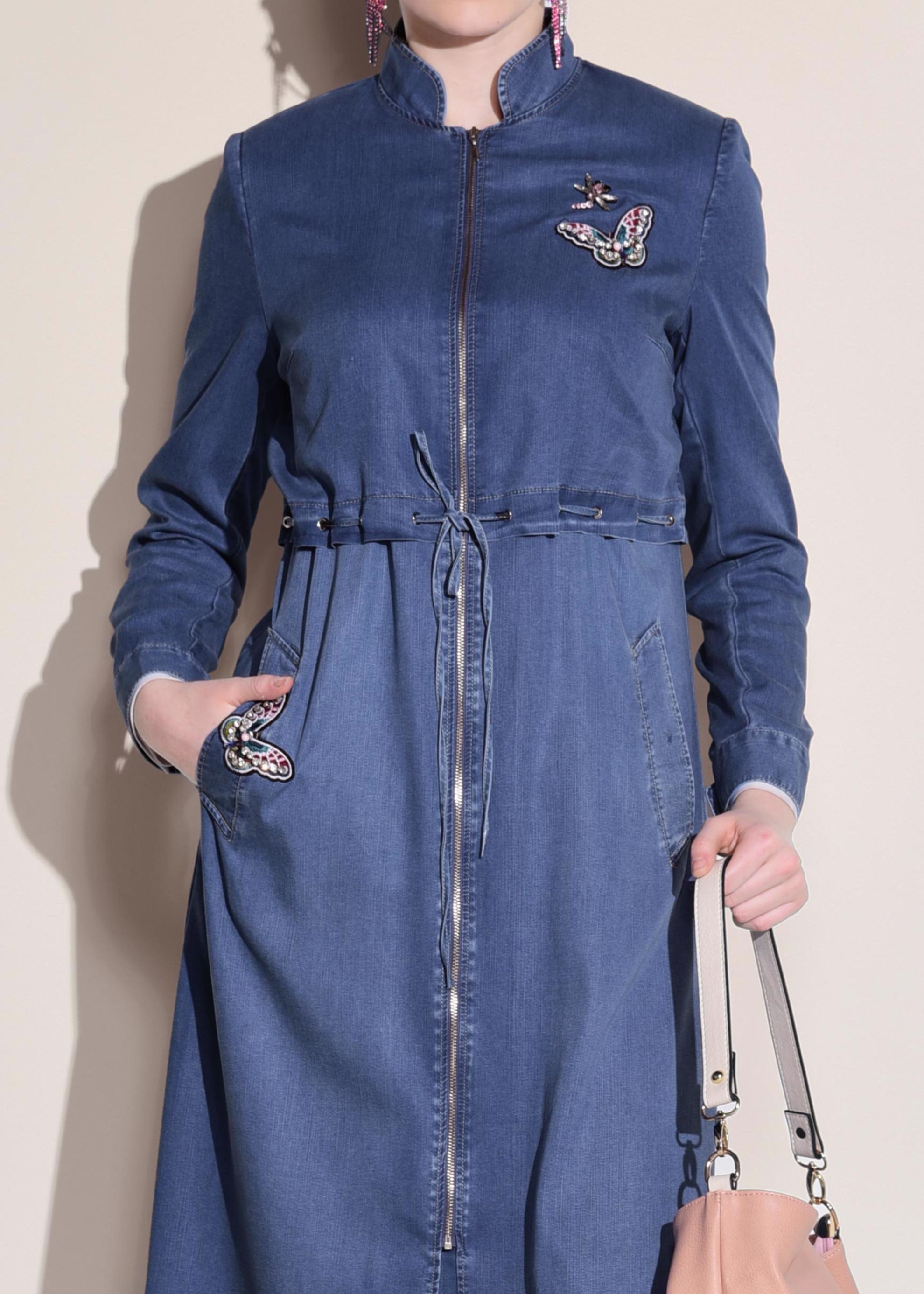 Tesettür giyim LACİVERT BELİ BÜZGÜLÜ ÖNDEN FERMUARLI DENİM TRENÇKOT 1220