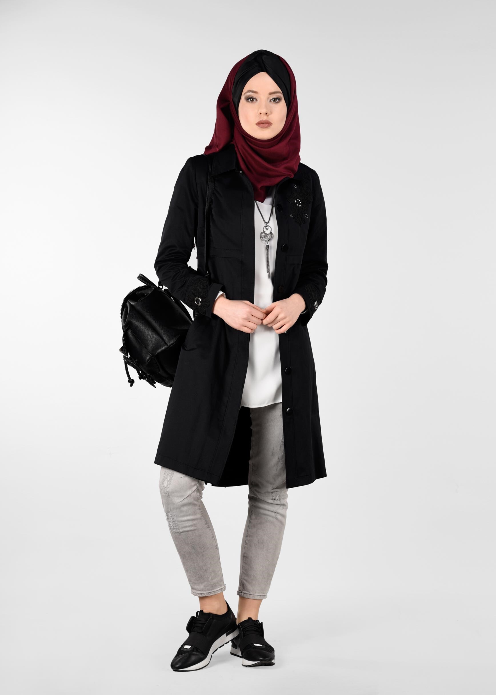 Tesettür giyim SİYAH NAKIŞLI GİZLİ DÜĞMELİ TRENÇKOT 1221