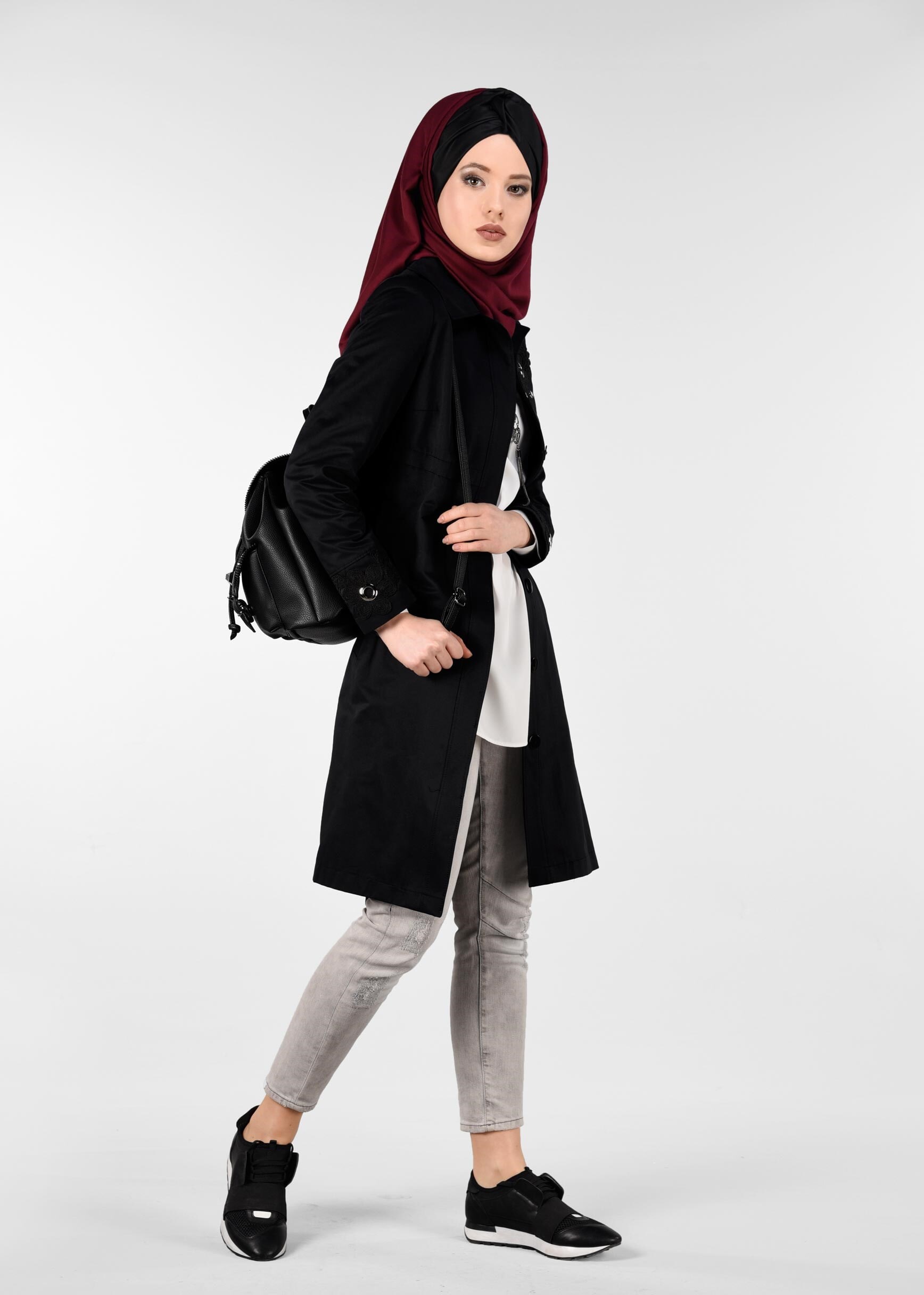 Tesettür giyim SİYAH NAKIŞLI GİZLİ DÜĞMELİ TRENÇKOT 1221