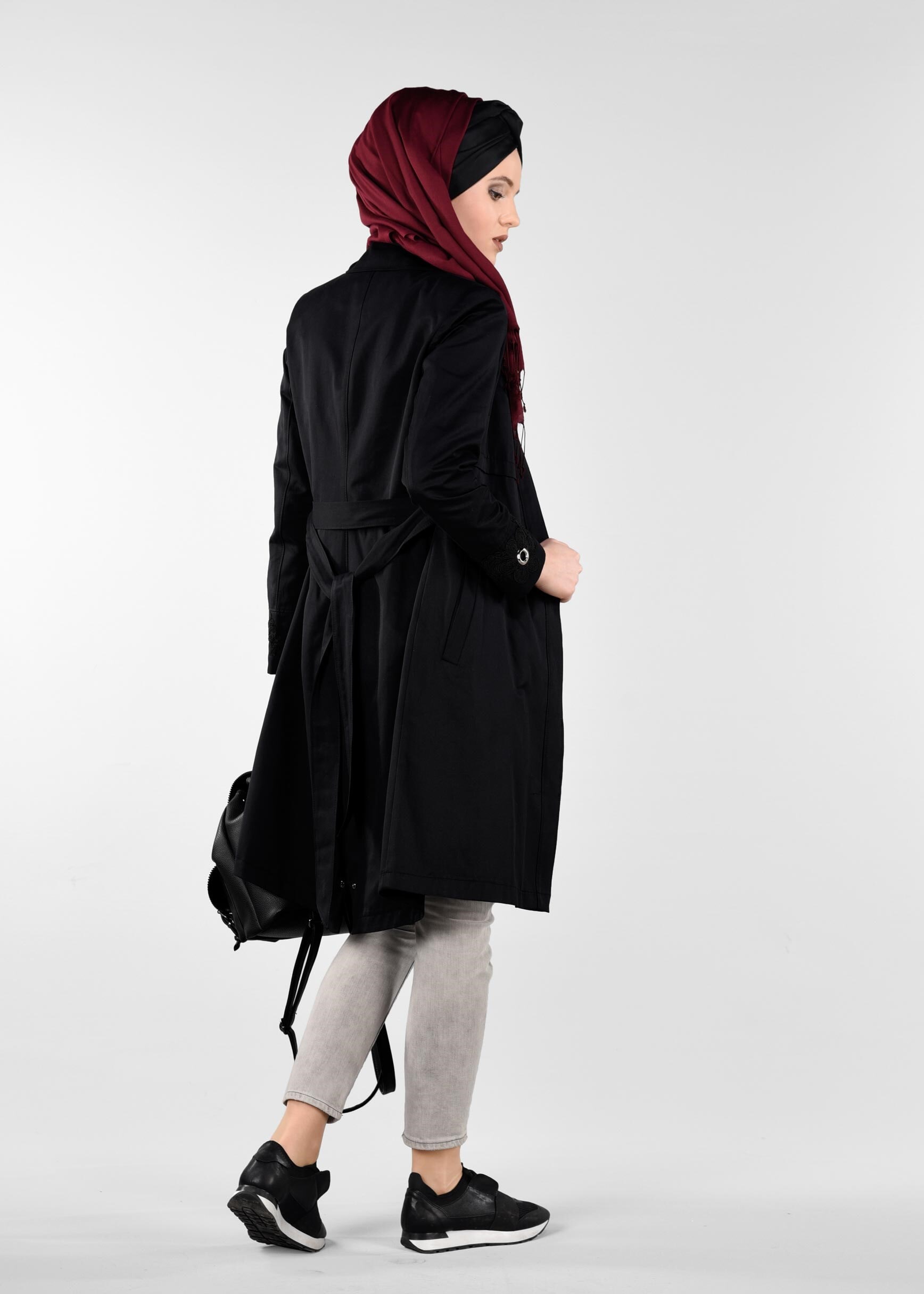 Tesettür giyim SİYAH NAKIŞLI GİZLİ DÜĞMELİ TRENÇKOT 1221