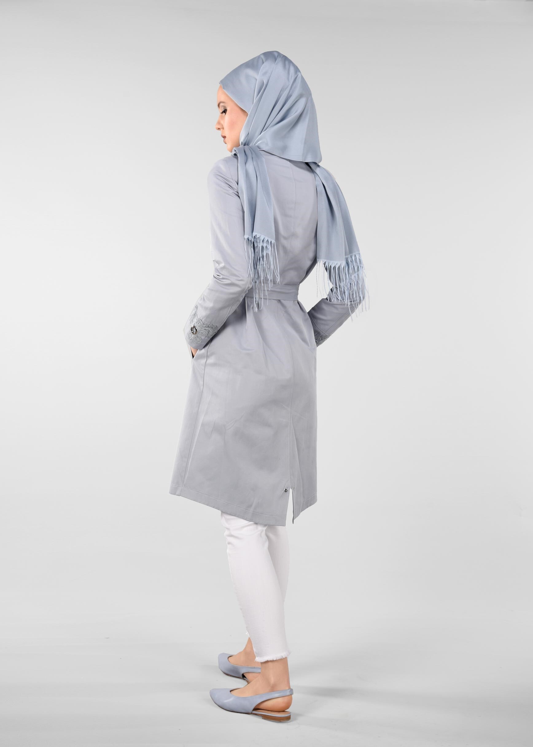 Tesettür giyim GRİ NAKIŞLI GİZLİ DÜĞMELİ TRENÇKOT 1221