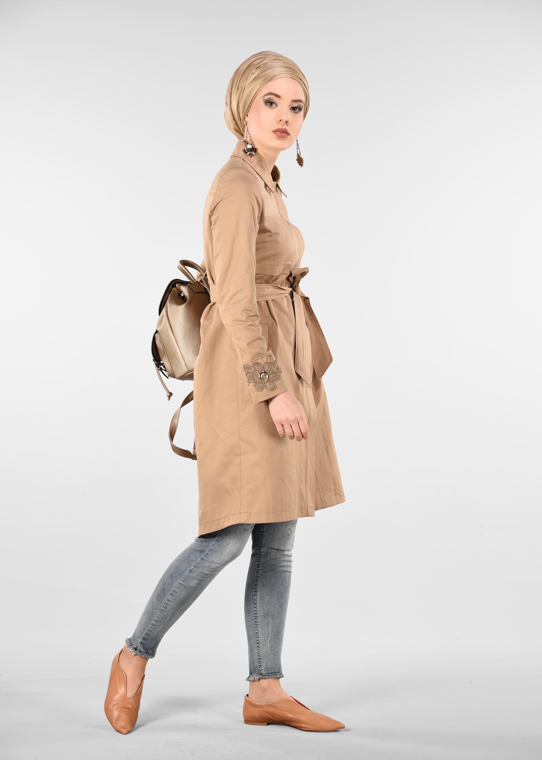 Tesettür giyim KAHVE NAKIŞLI GİZLİ DÜĞMELİ TRENÇKOT 1221