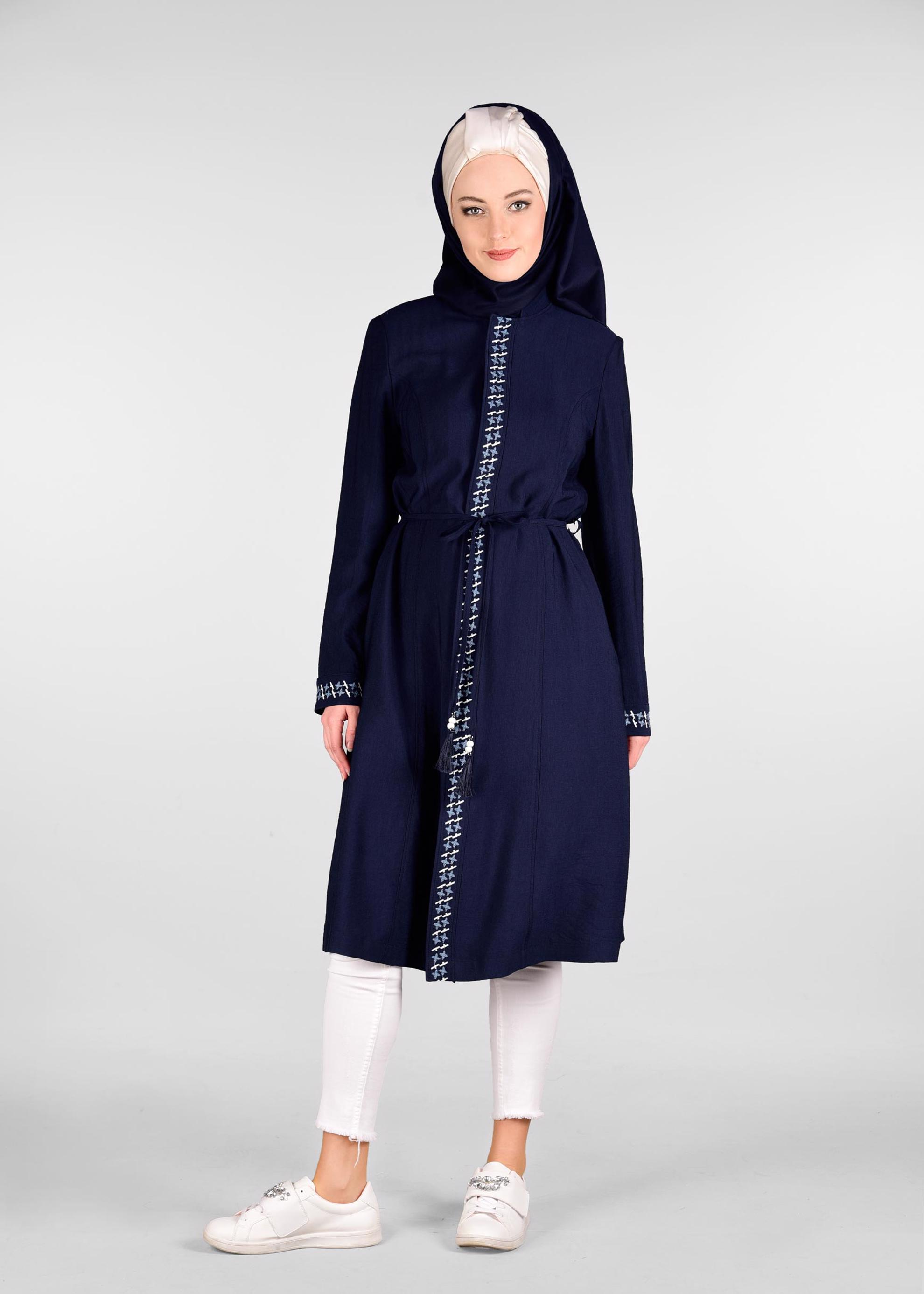 Tesettür giyim LACİVERT ÖNÜ İŞLEMELİ BELİ BAĞCIKLI TRENÇKOT 1233