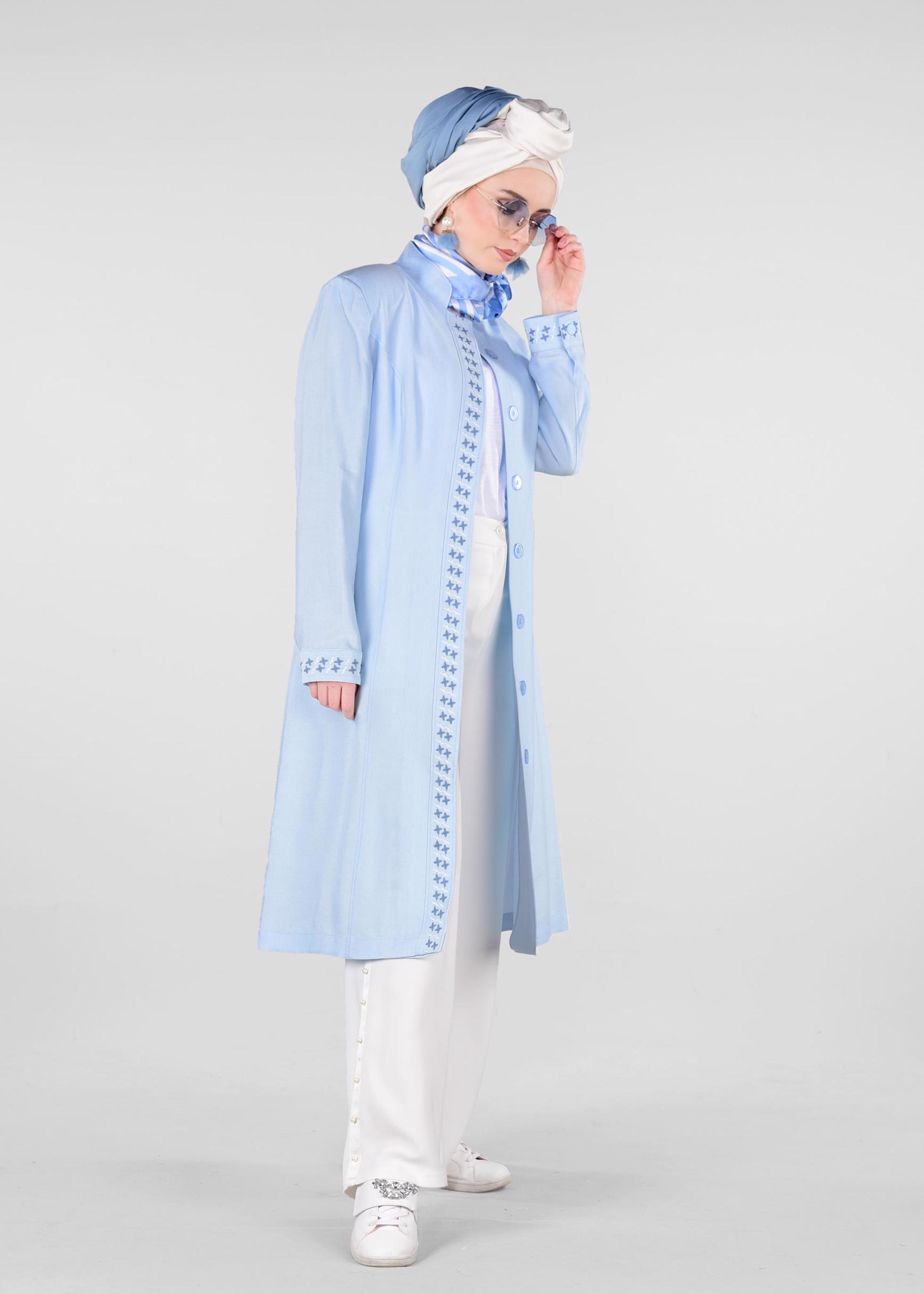 Tesettür giyim MAVİ ÖNÜ İŞLEMELİ BELİ BAĞCIKLI TRENÇKOT 1233