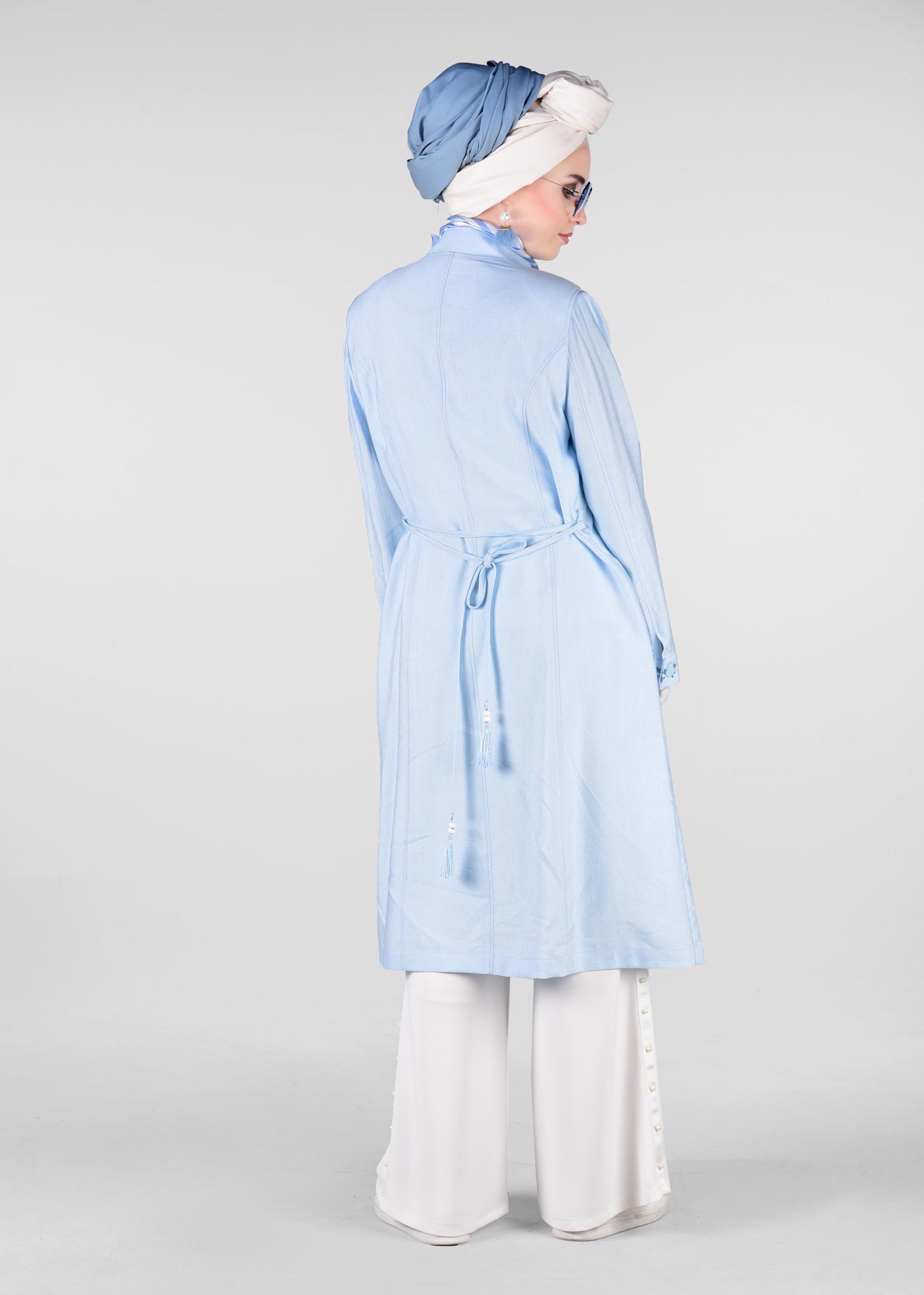 Tesettür giyim MAVİ ÖNÜ İŞLEMELİ BELİ BAĞCIKLI TRENÇKOT 1233