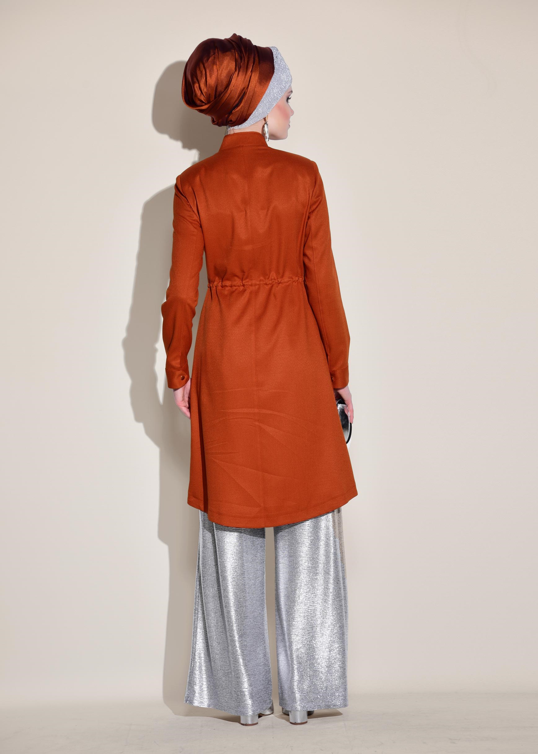 Tesettür giyim TURUNCU HAKİM YAKA BONCUK DETAYLI TRENÇKOT 1239