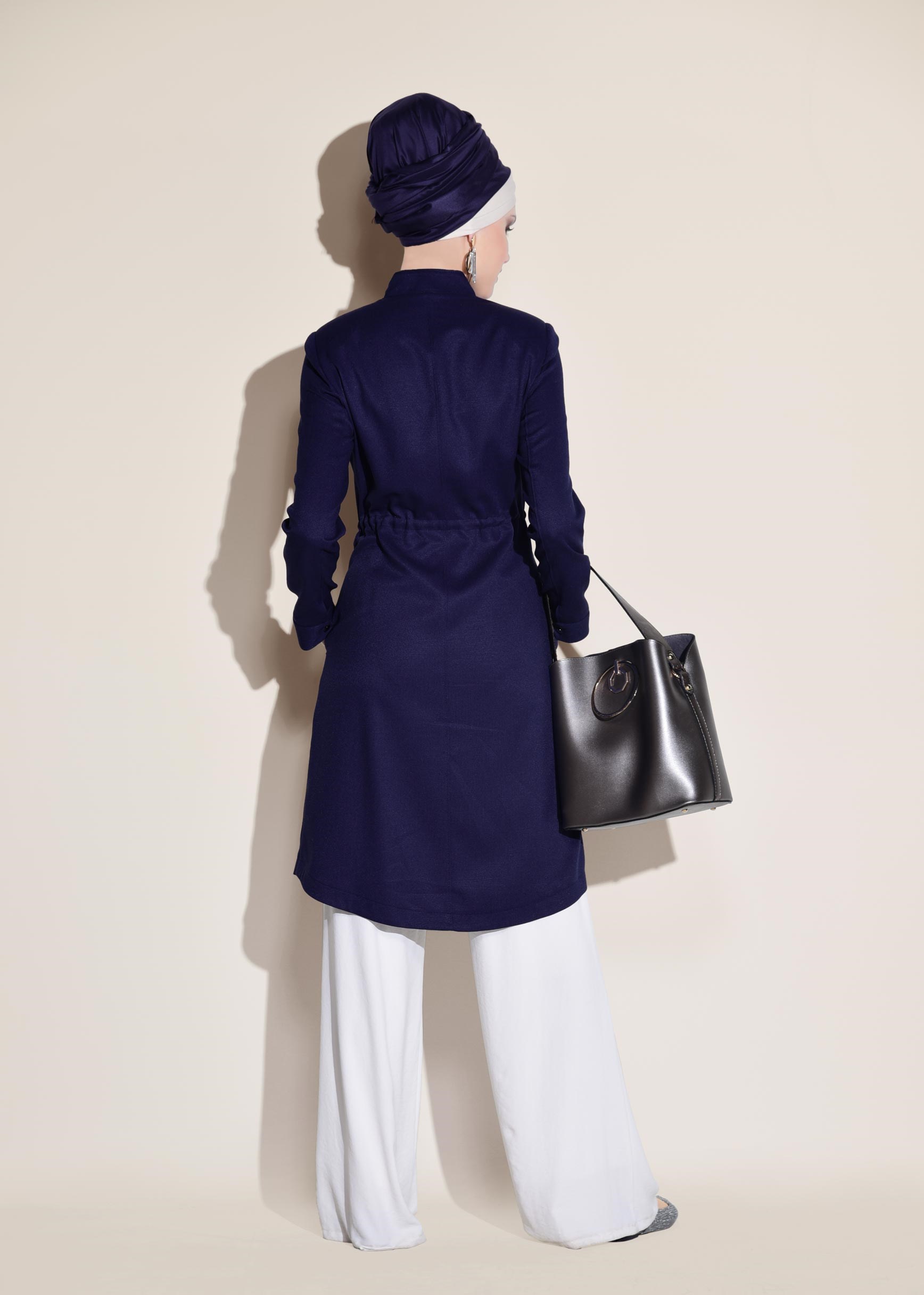 Tesettür giyim LACİVERT HAKİM YAKA BONCUK DETAYLI TRENÇKOT 1239