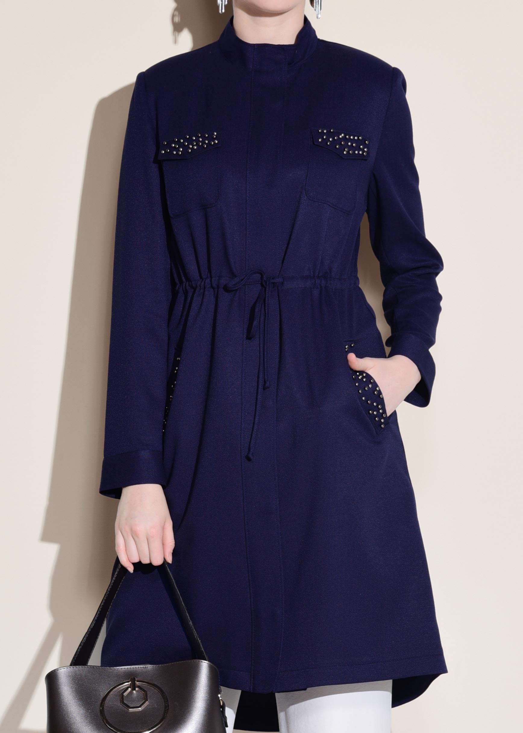 Tesettür giyim LACİVERT HAKİM YAKA BONCUK DETAYLI TRENÇKOT 1239