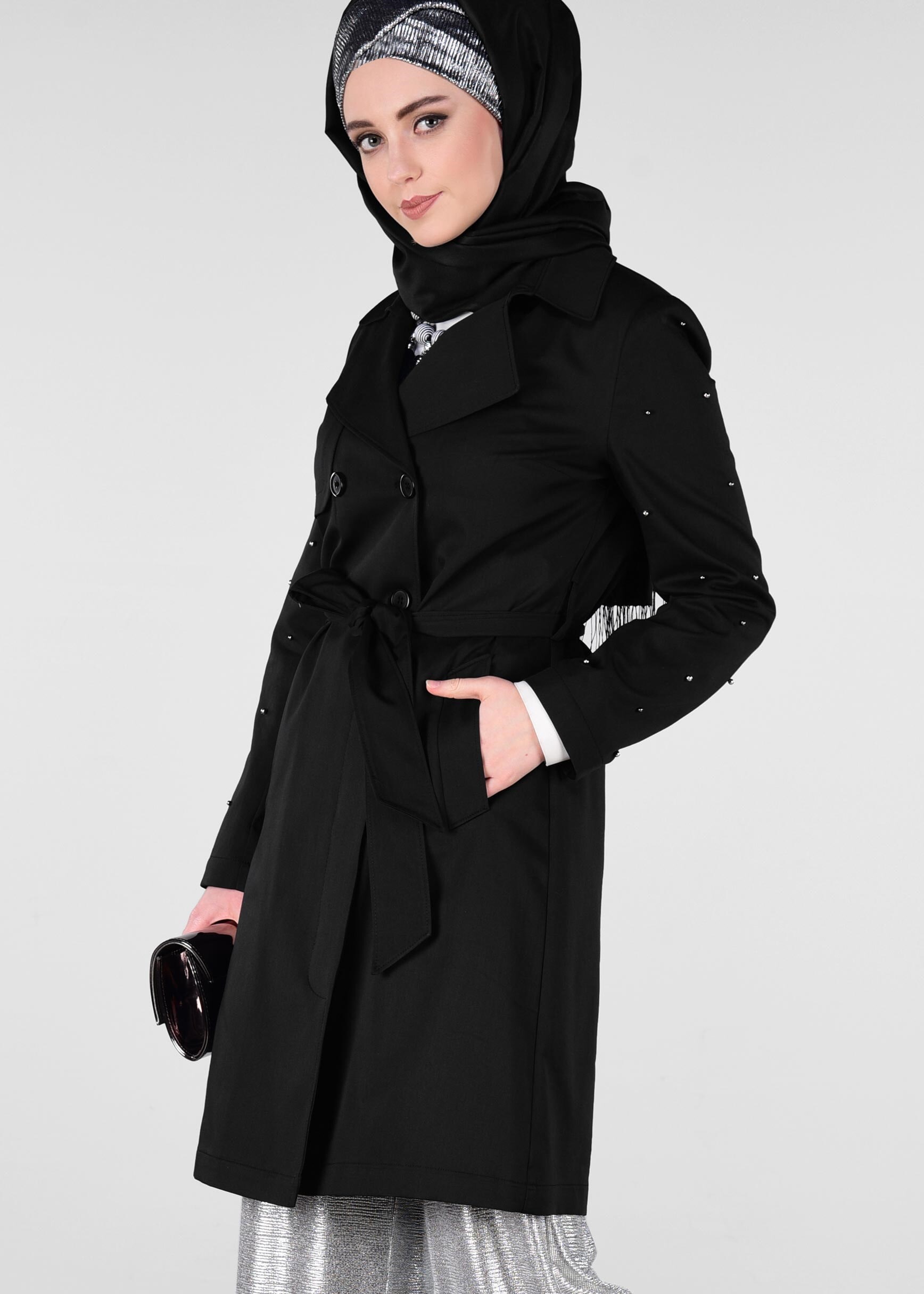 Tesettür giyim SİYAH İNCİ İŞLEMELİ TRENÇKOT 1240