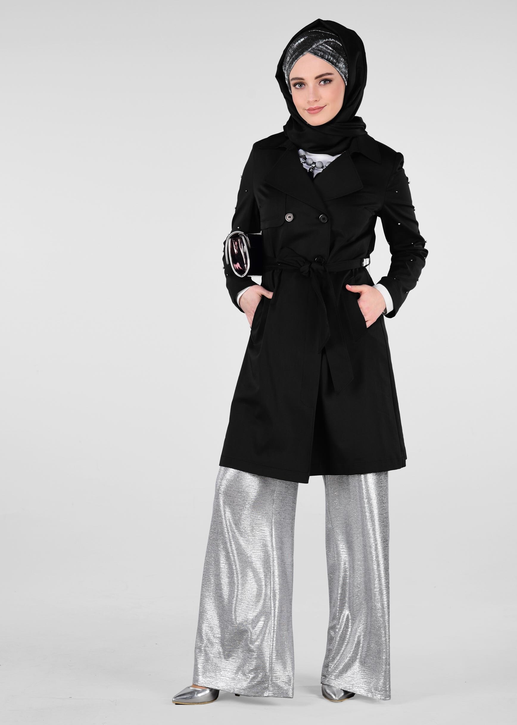 Tesettür giyim SİYAH İNCİ İŞLEMELİ TRENÇKOT 1240