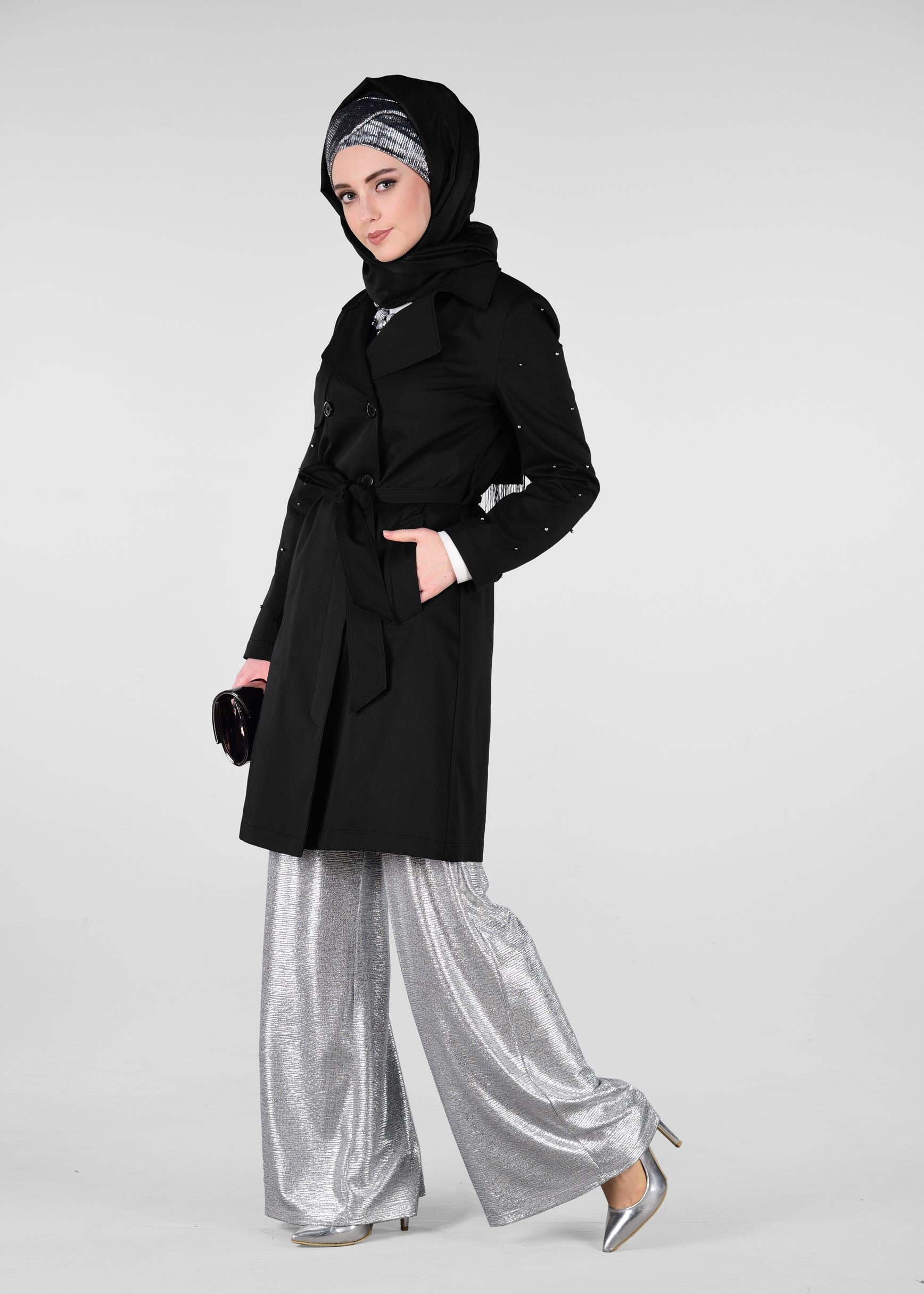 Tesettür giyim SİYAH İNCİ İŞLEMELİ TRENÇKOT 1240