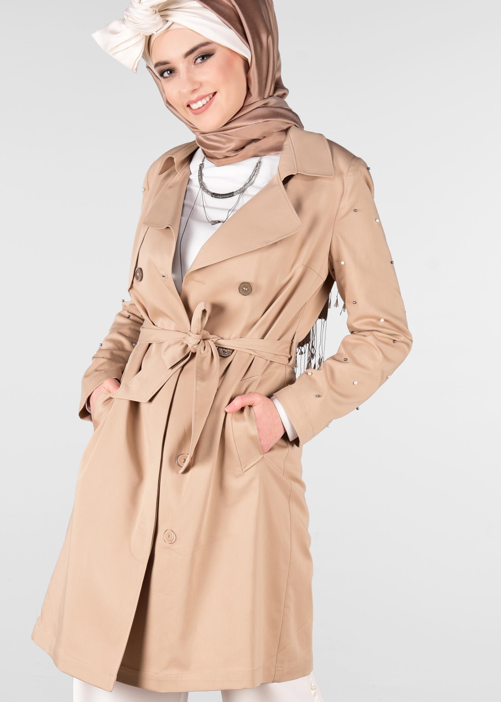 Tesettür giyim BEJ İNCİ İŞLEMELİ TRENÇKOT 1240