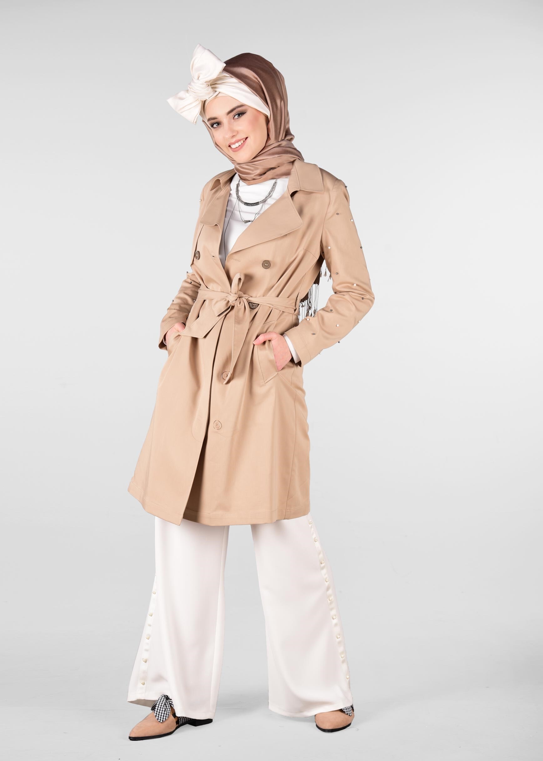 Tesettür giyim BEJ İNCİ İŞLEMELİ TRENÇKOT 1240