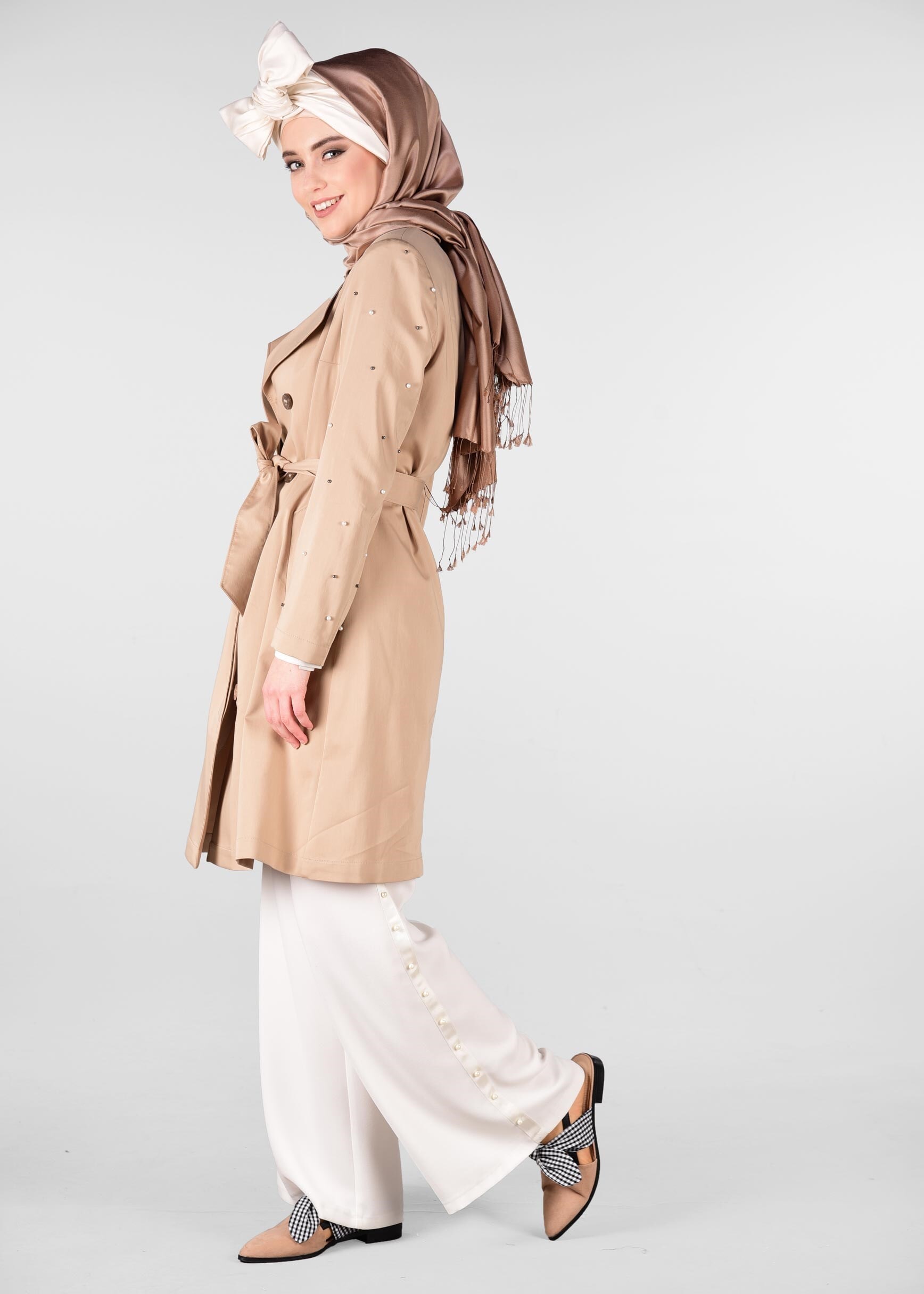 Tesettür giyim BEJ İNCİ İŞLEMELİ TRENÇKOT 1240