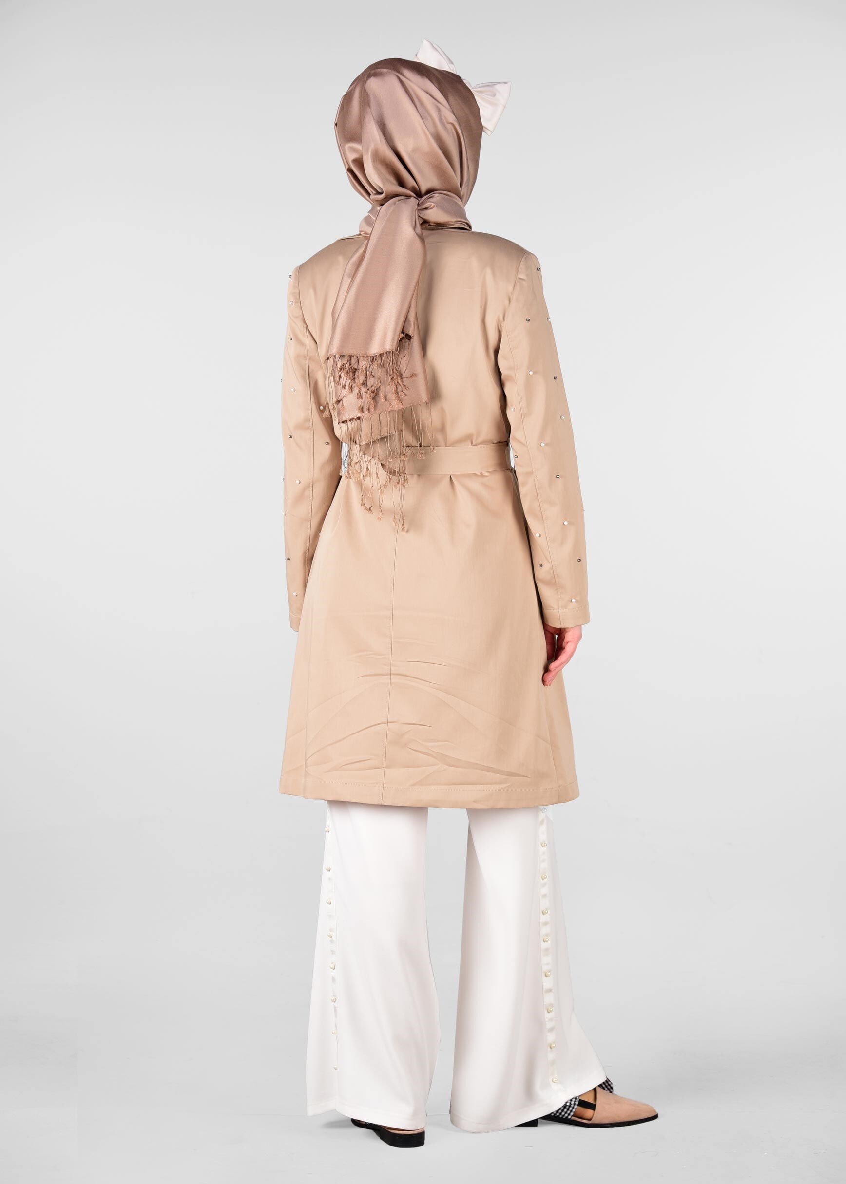 Tesettür giyim BEJ İNCİ İŞLEMELİ TRENÇKOT 1240