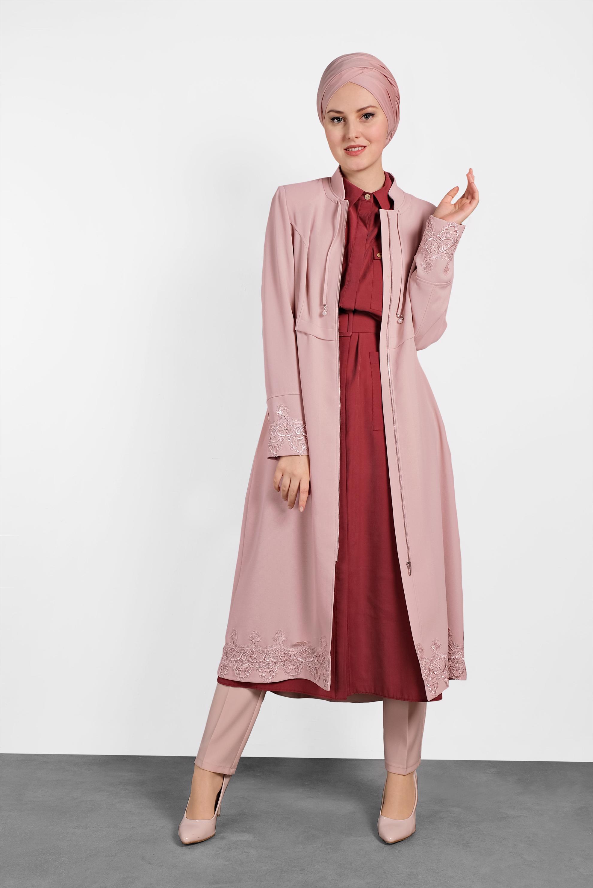 Tesettür giyim PUDRA KOLU VE ETEK UCU GÜPÜRLÜ TRENÇKOT 1251 