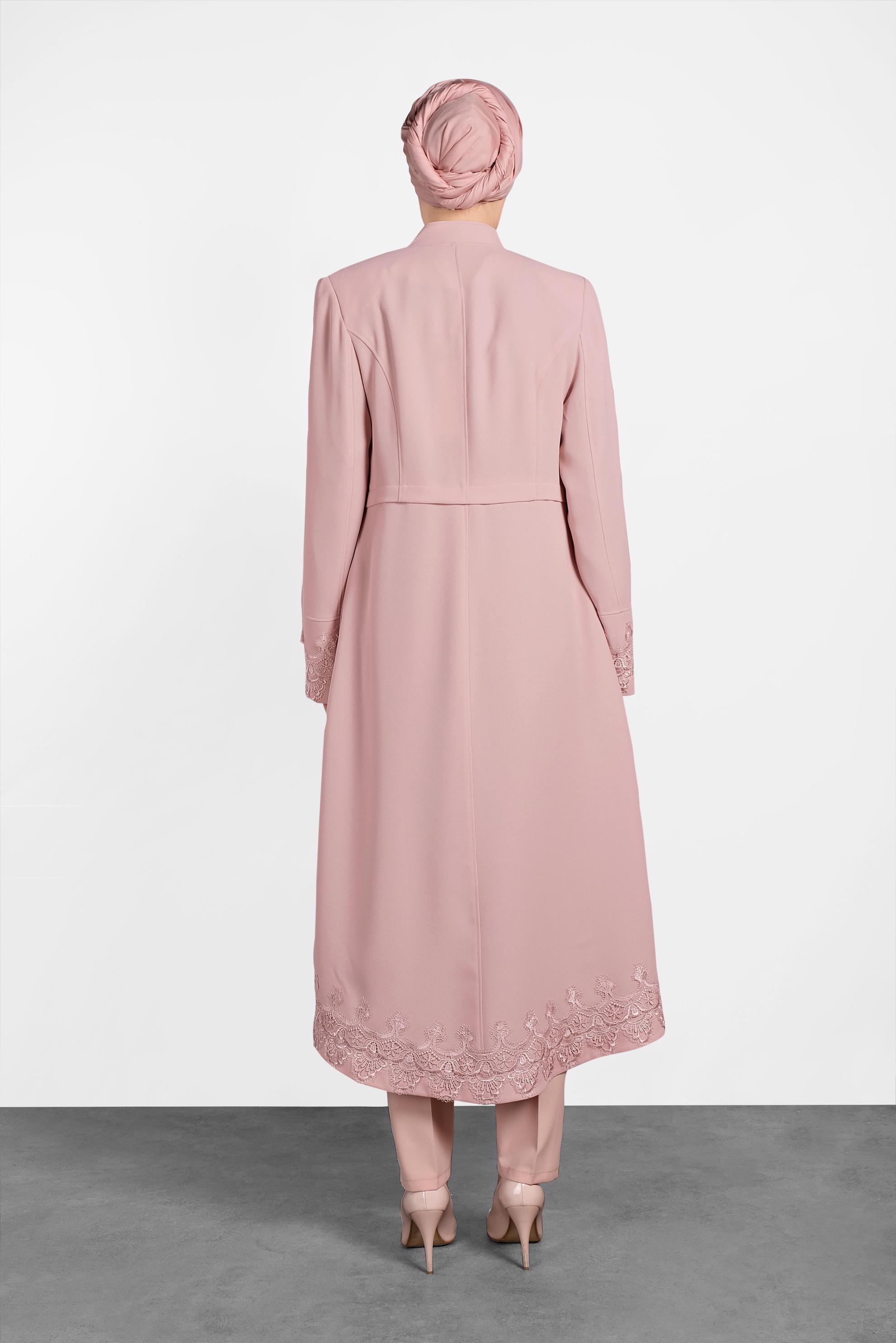 Tesettür giyim PUDRA KOLU VE ETEK UCU GÜPÜRLÜ TRENÇKOT 1251 