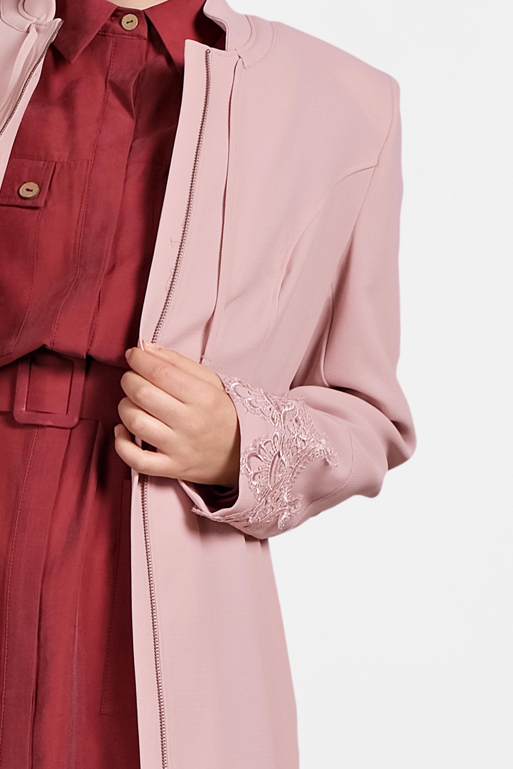 Tesettür giyim PUDRA KOLU VE ETEK UCU GÜPÜRLÜ TRENÇKOT 1251 