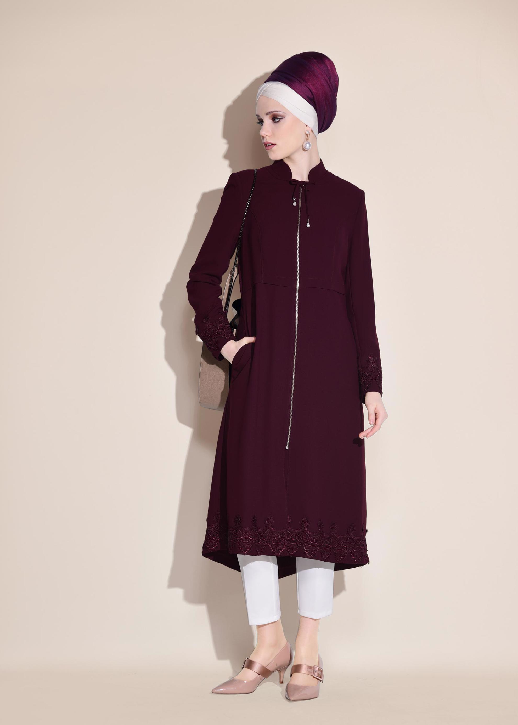 Tesettür giyim BORDO KOLU VE ETEK UCU GÜPÜRLÜ TRENÇKOT 1251 