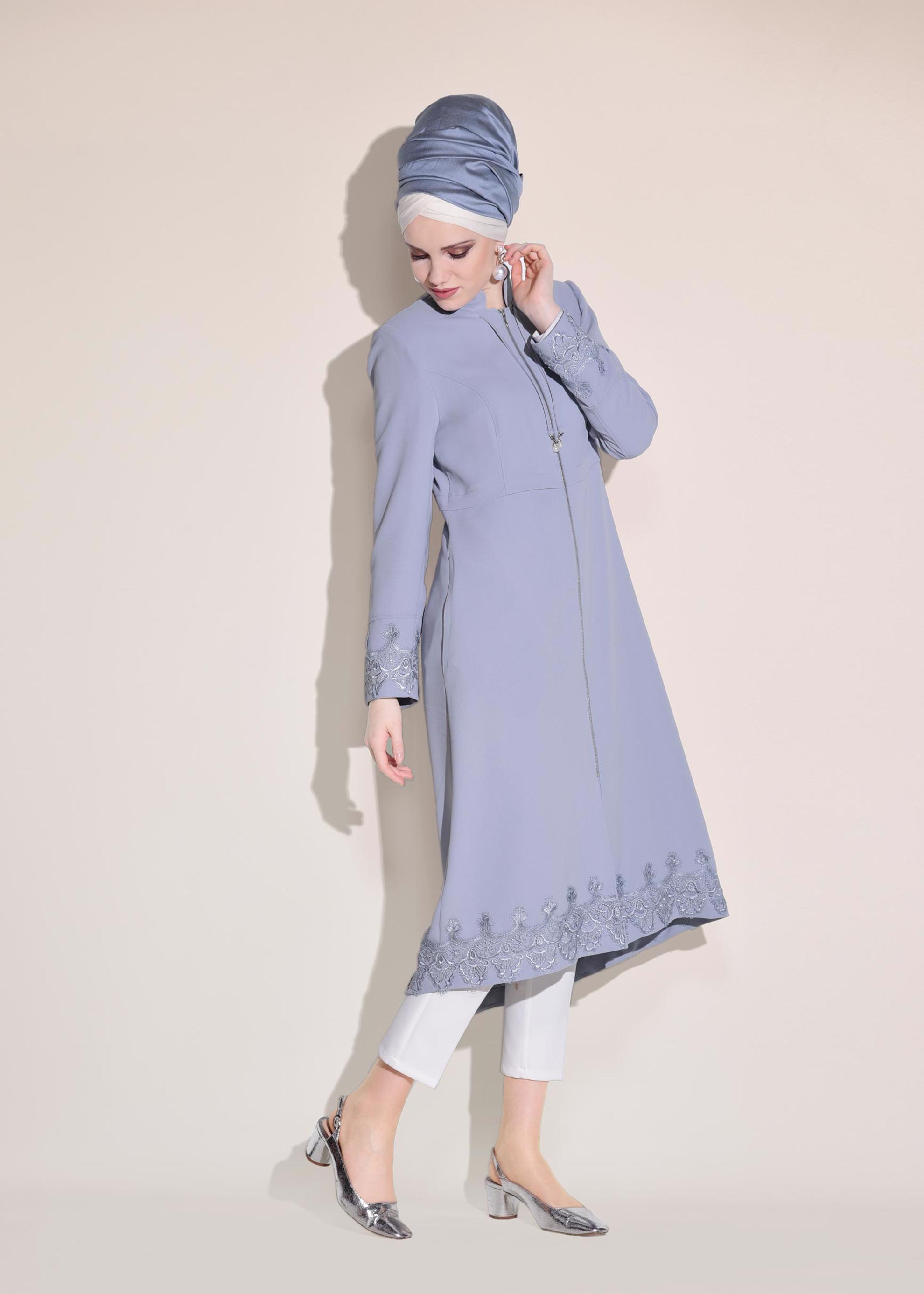 Tesettür giyim MAVİ KOLU VE ETEK UCU GÜPÜRLÜ TRENÇKOT 1251 