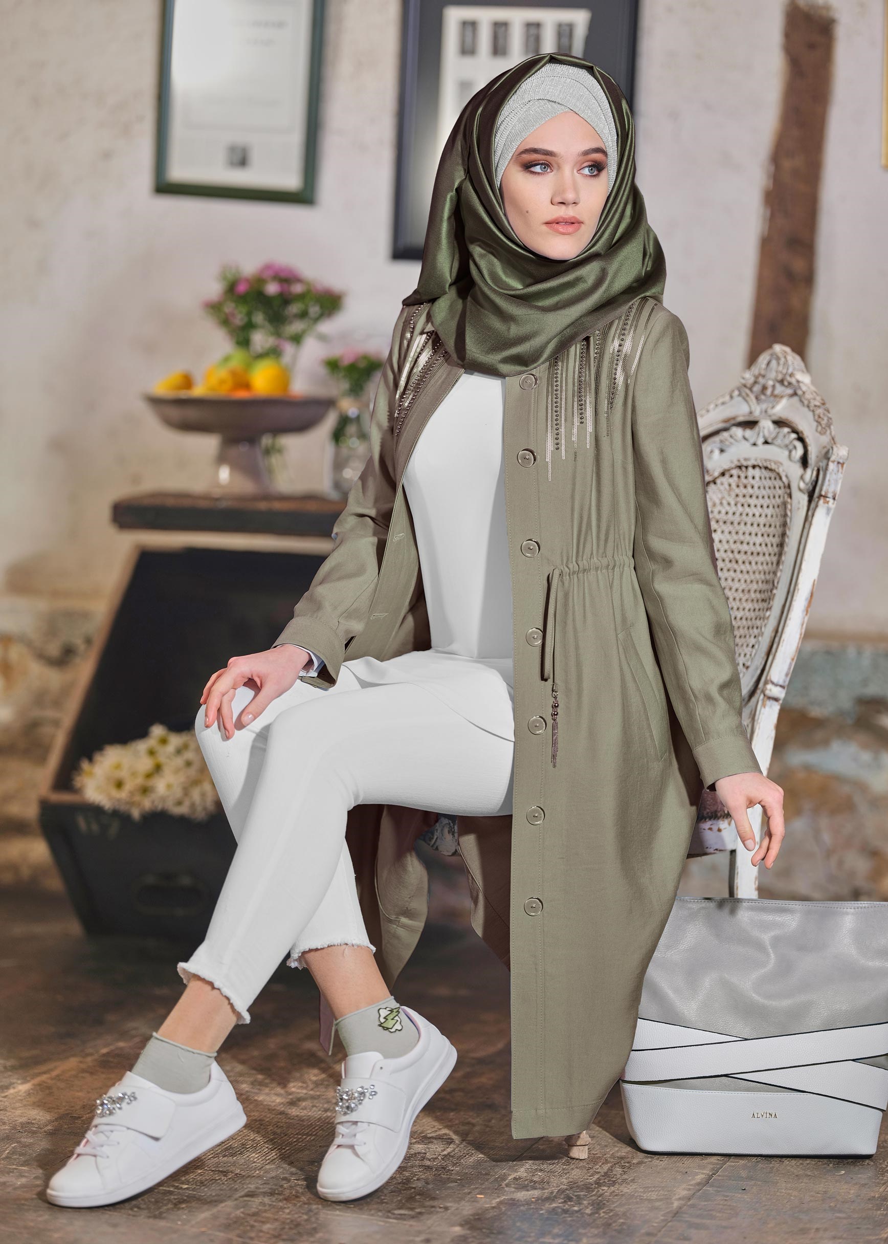 Tesettür giyim HAKİ DÜĞMELİ BELDEN BAĞLAMALI TRENÇKOT 1260