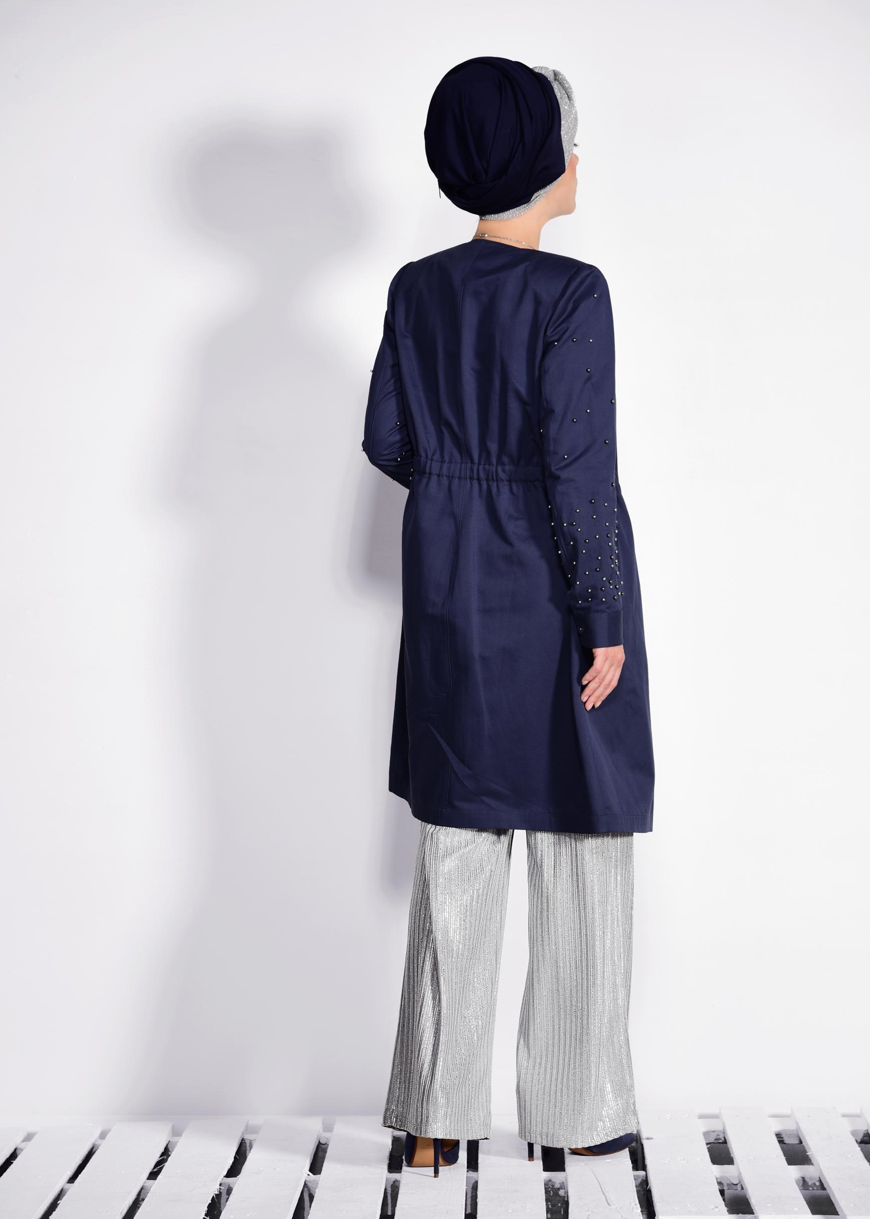 Tesettür giyim LACİVERT İNCİLİ BELİ BÜZGÜLÜ TRENÇKOT 1265