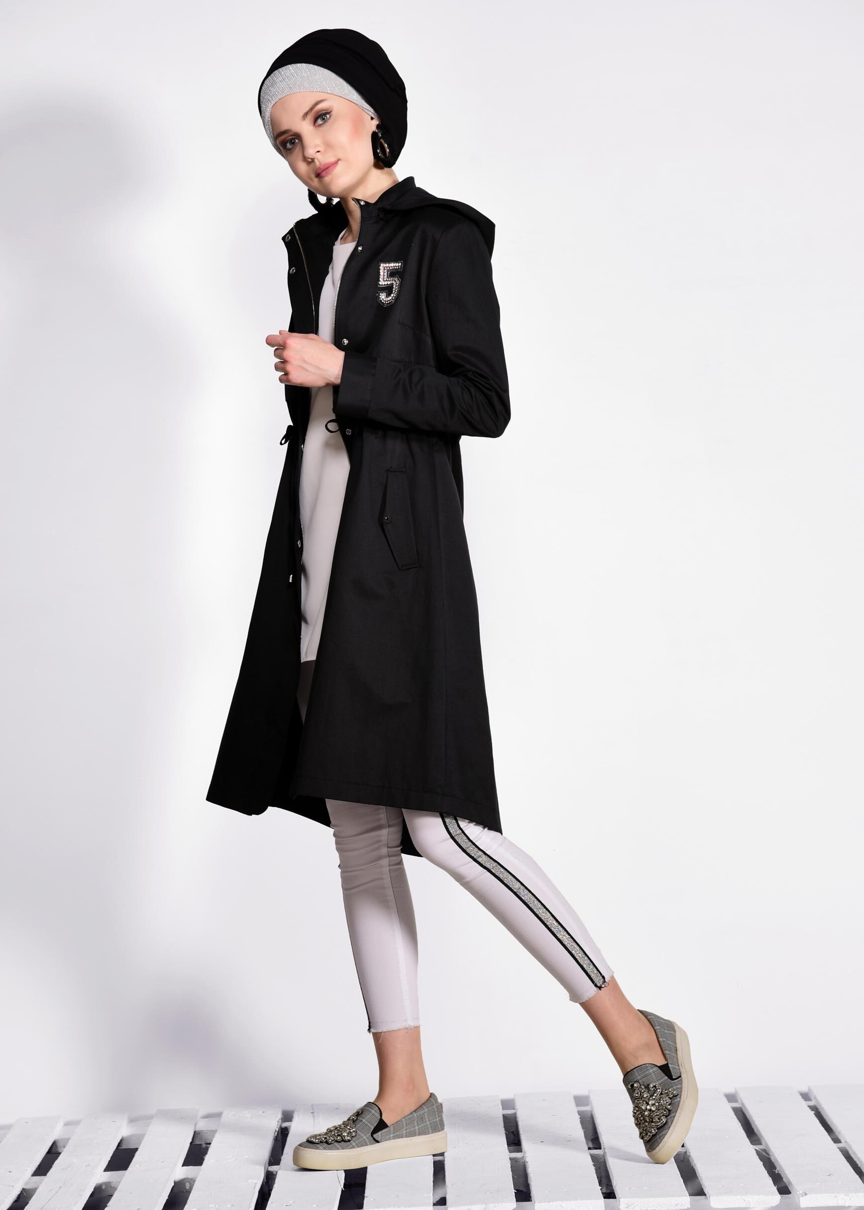 Tesettür giyim SİYAH BELİ BÜZGÜLÜ ARMALI TRENÇKOT 1272