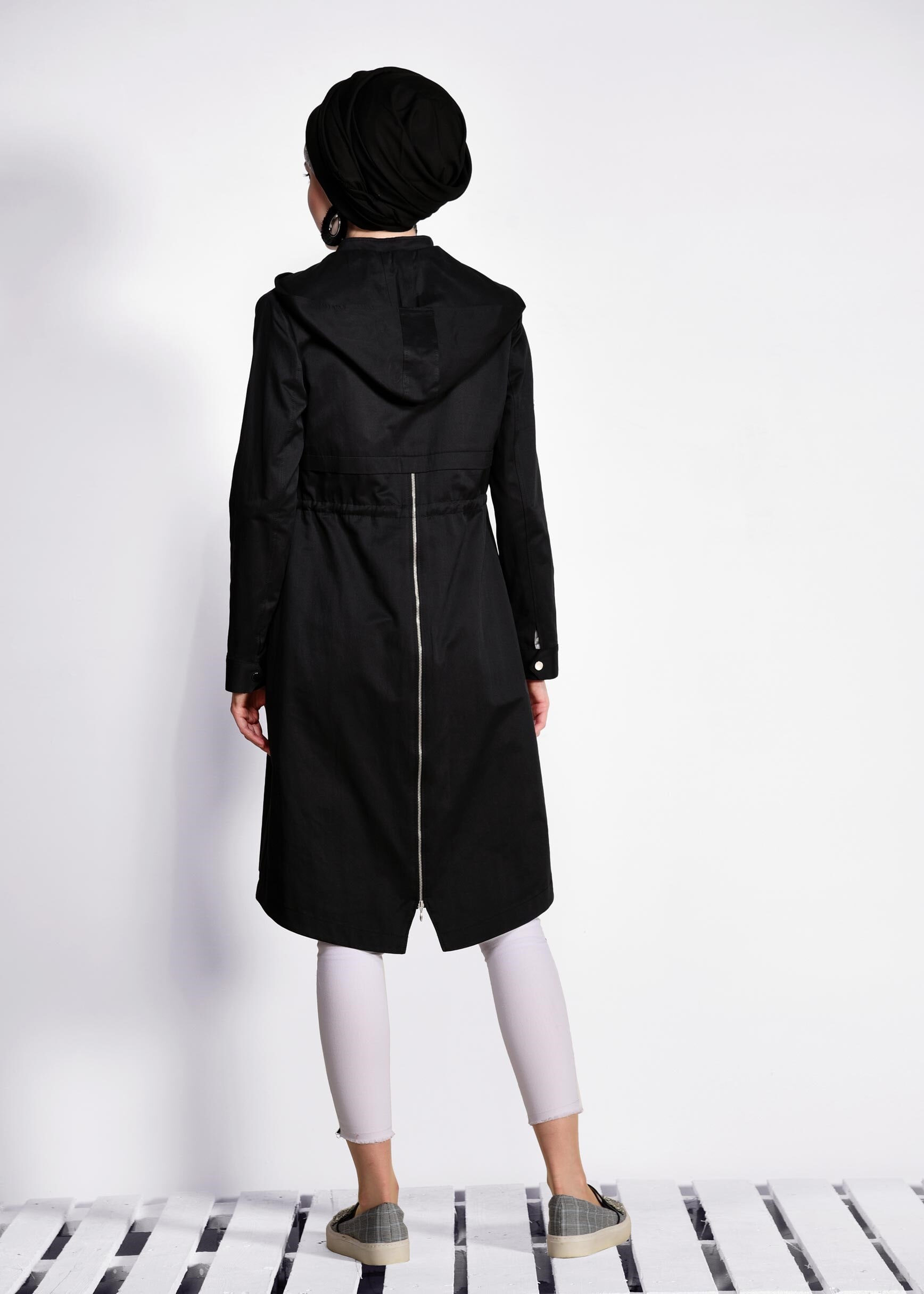 Tesettür giyim SİYAH BELİ BÜZGÜLÜ ARMALI TRENÇKOT 1272