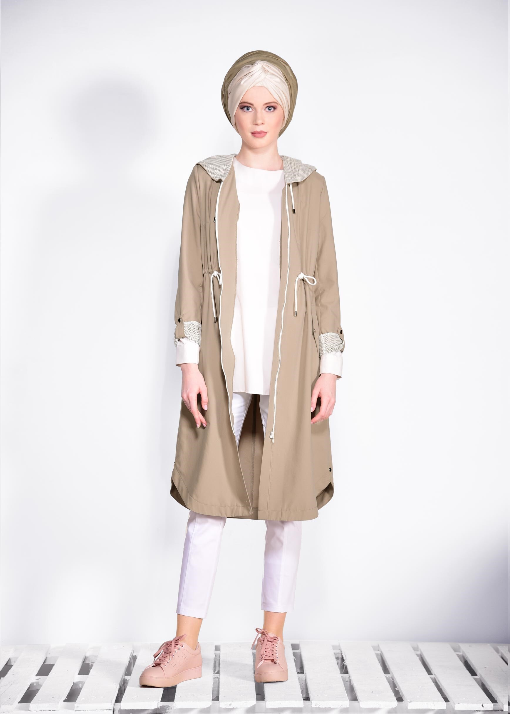 Tesettür giyim KAHVE BELİ BÜZGÜLÜ KAPÜŞONLU TRENÇKOT 1274