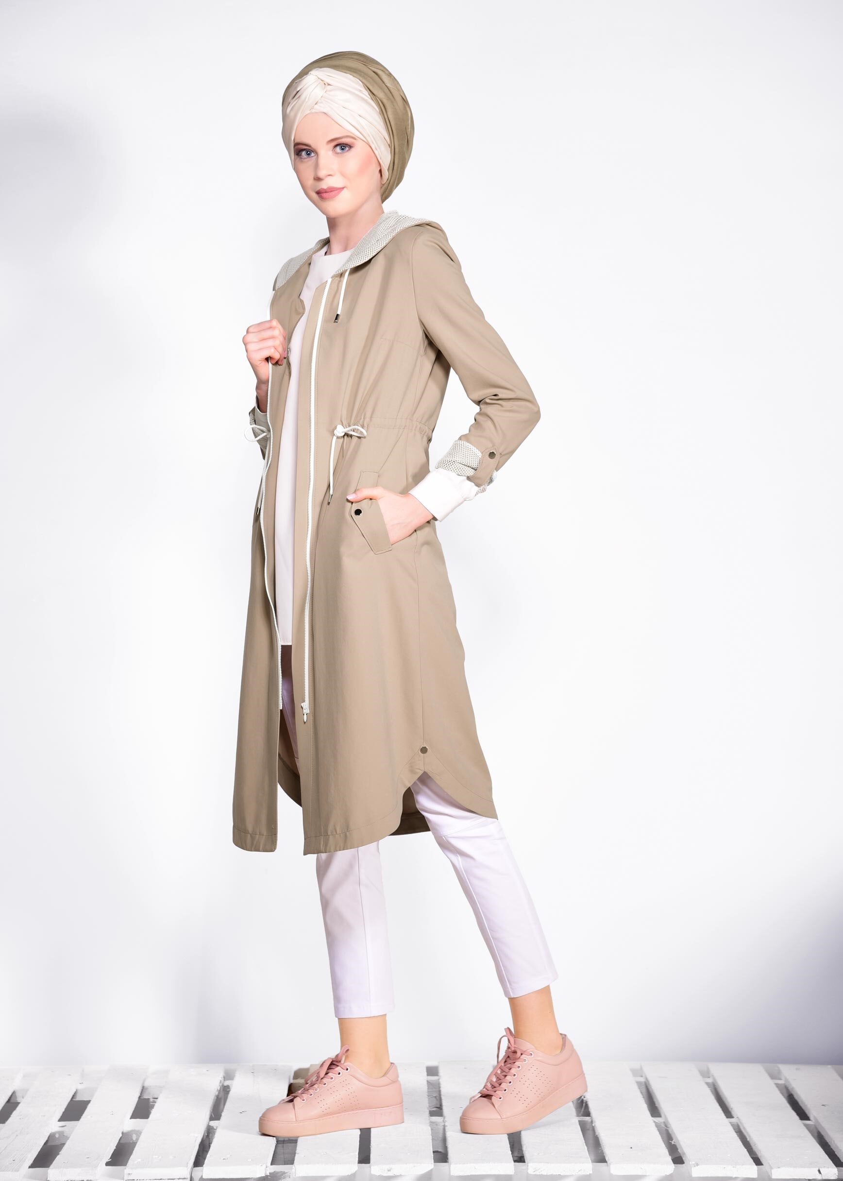 Tesettür giyim KAHVE BELİ BÜZGÜLÜ KAPÜŞONLU TRENÇKOT 1274