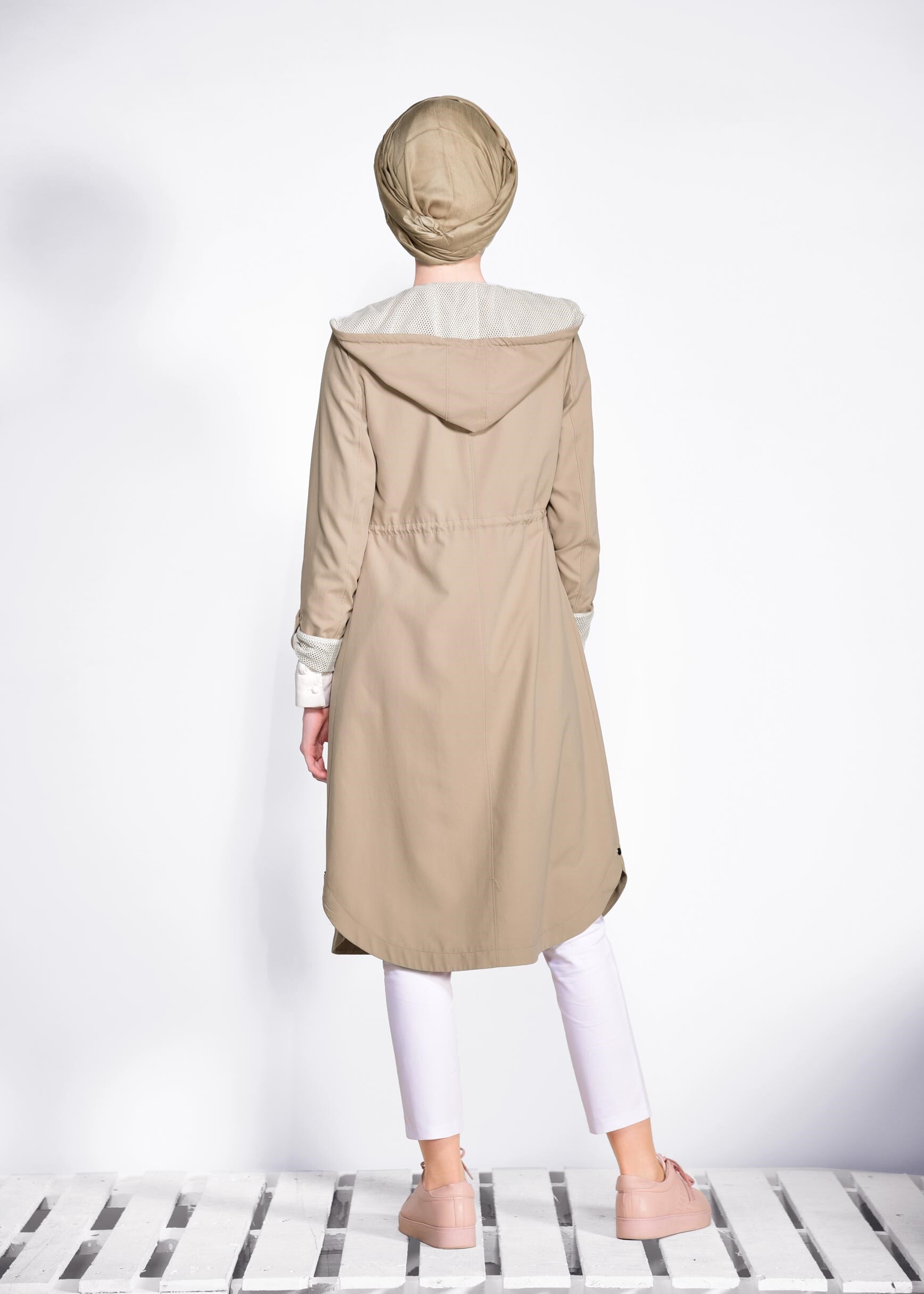 Tesettür giyim KAHVE BELİ BÜZGÜLÜ KAPÜŞONLU TRENÇKOT 1274