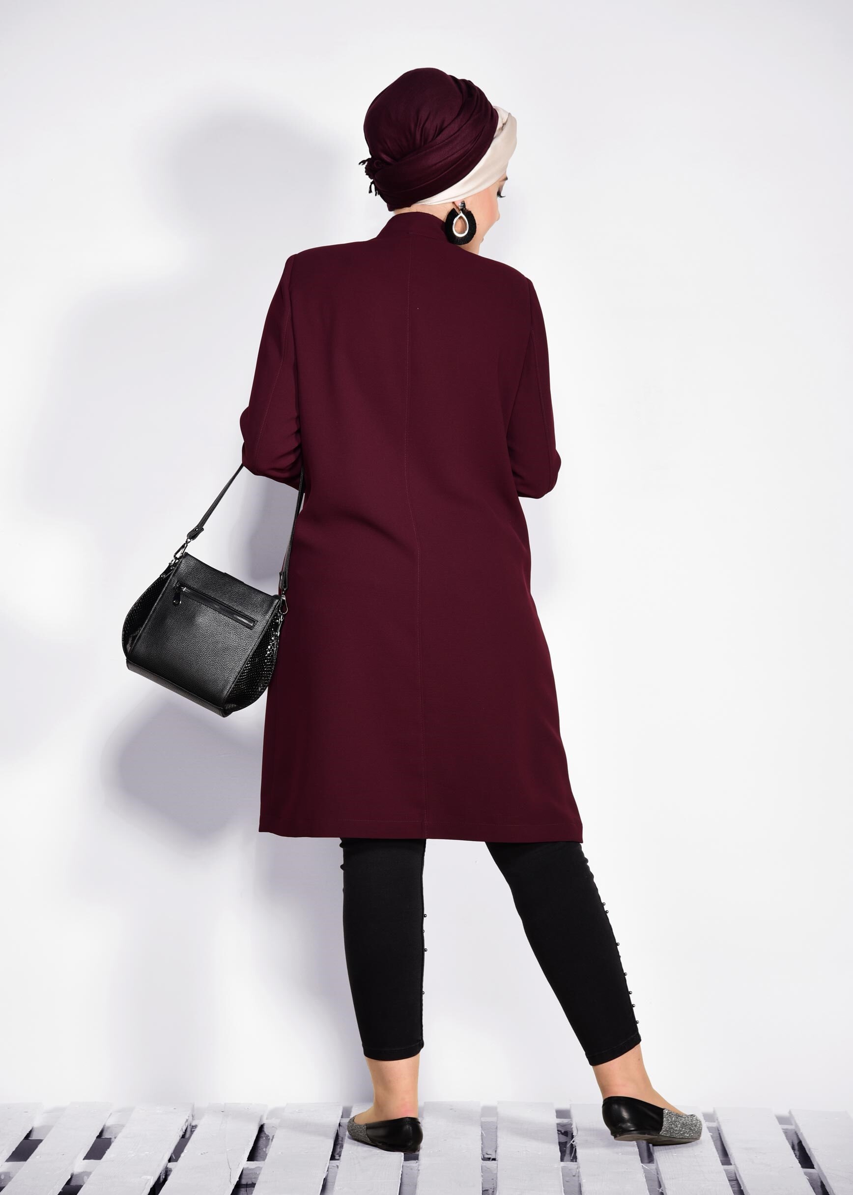 Tesettür giyim BORDO ÖNÜ NAKIŞ İŞLEMELİ HAKİM YAKA TRENÇKOT 1289