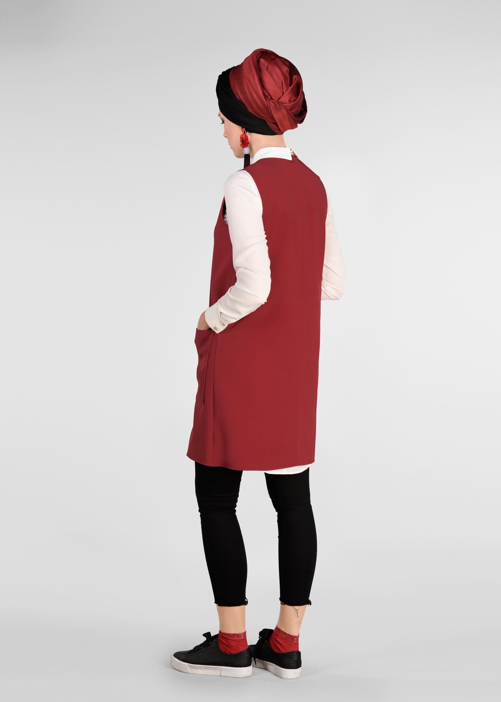 Tesettür giyim KIRMIZI YUVARLAK YAKA ÇITÇITLI YELEK 4026