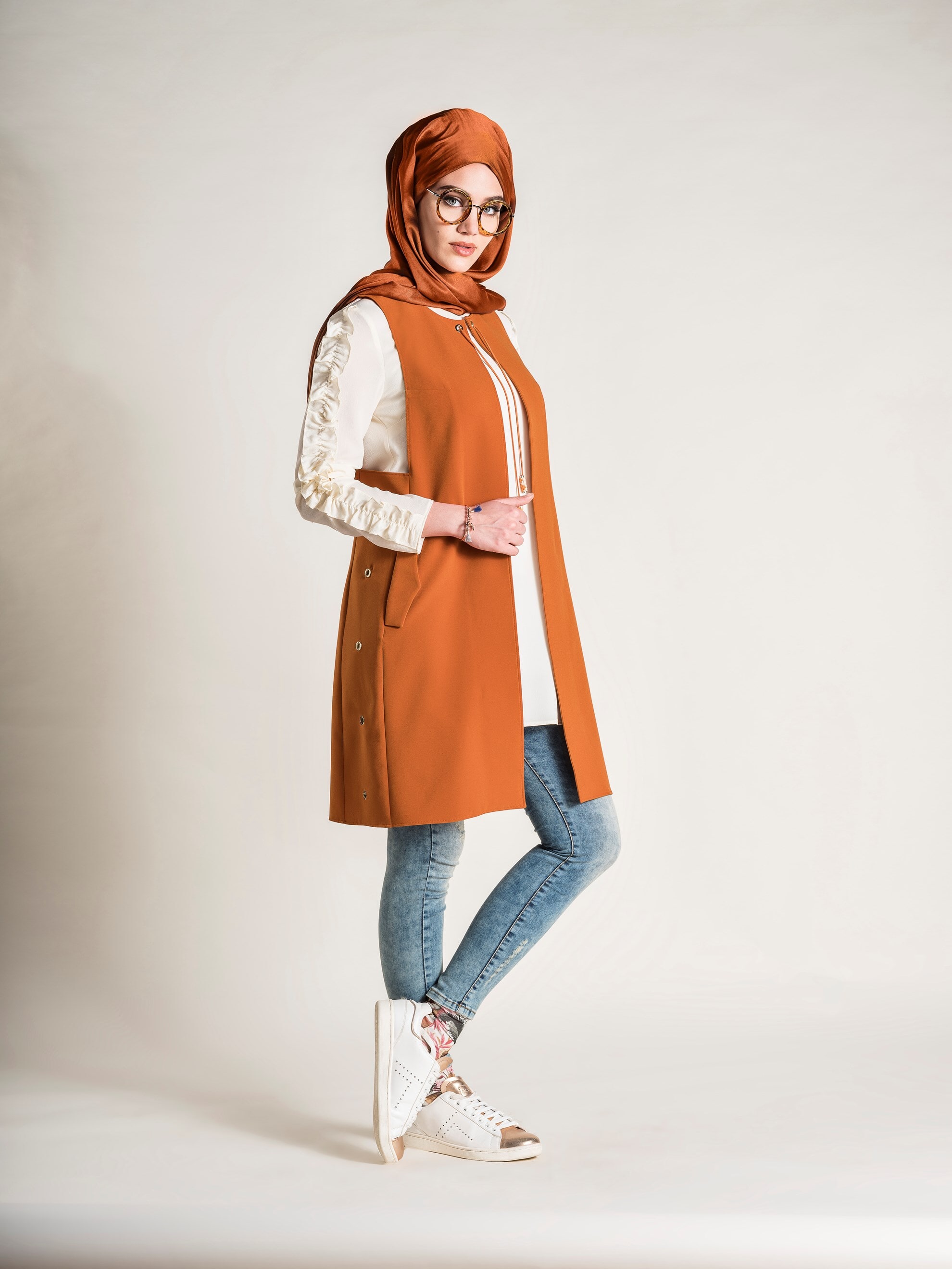 Tesettür giyim TURUNCU KUŞGÖZÜ DETAYLI YELEK 4048