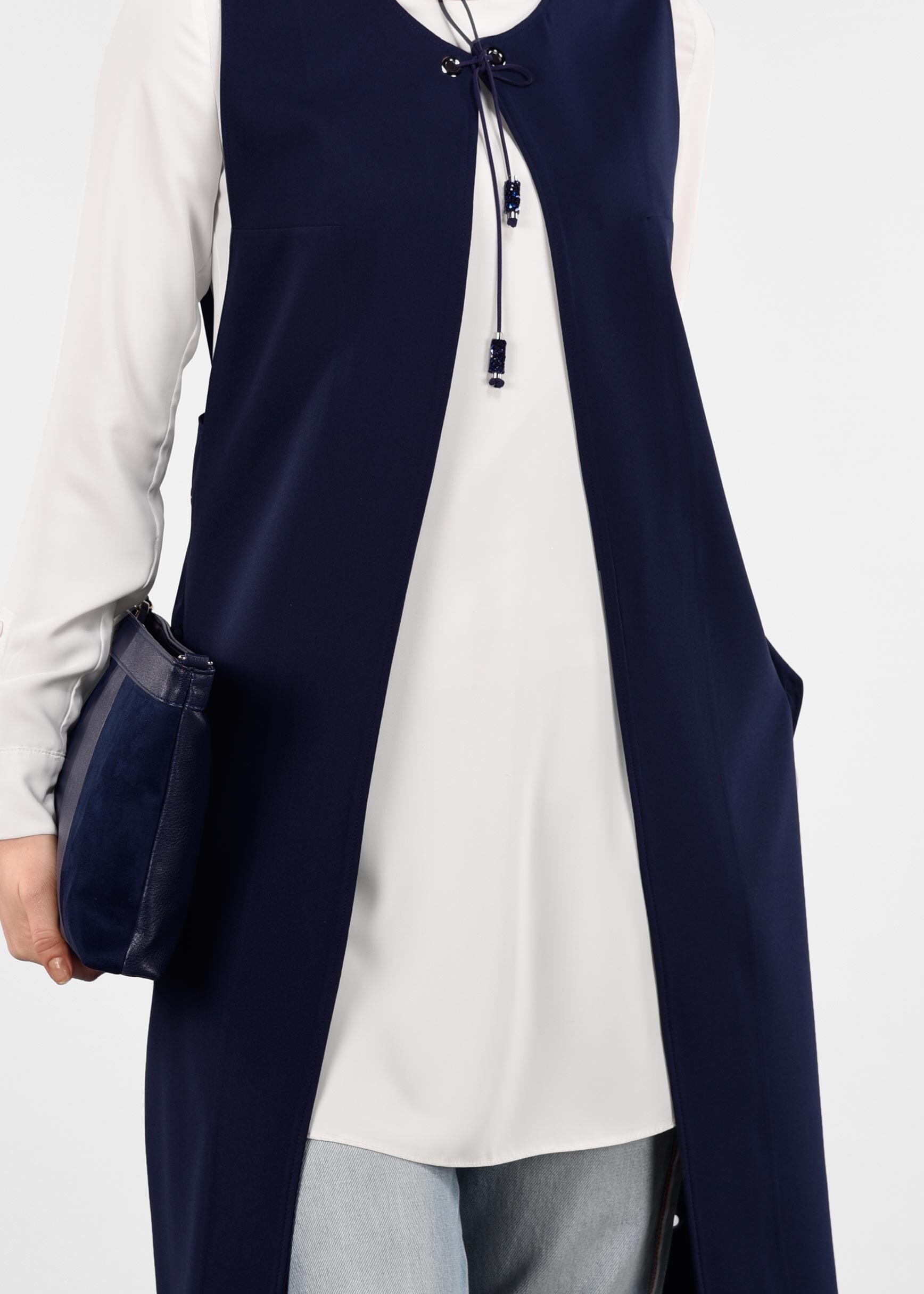 Tesettür giyim LACİVERT KUŞGÖZÜ DETAYLI YELEK 4048